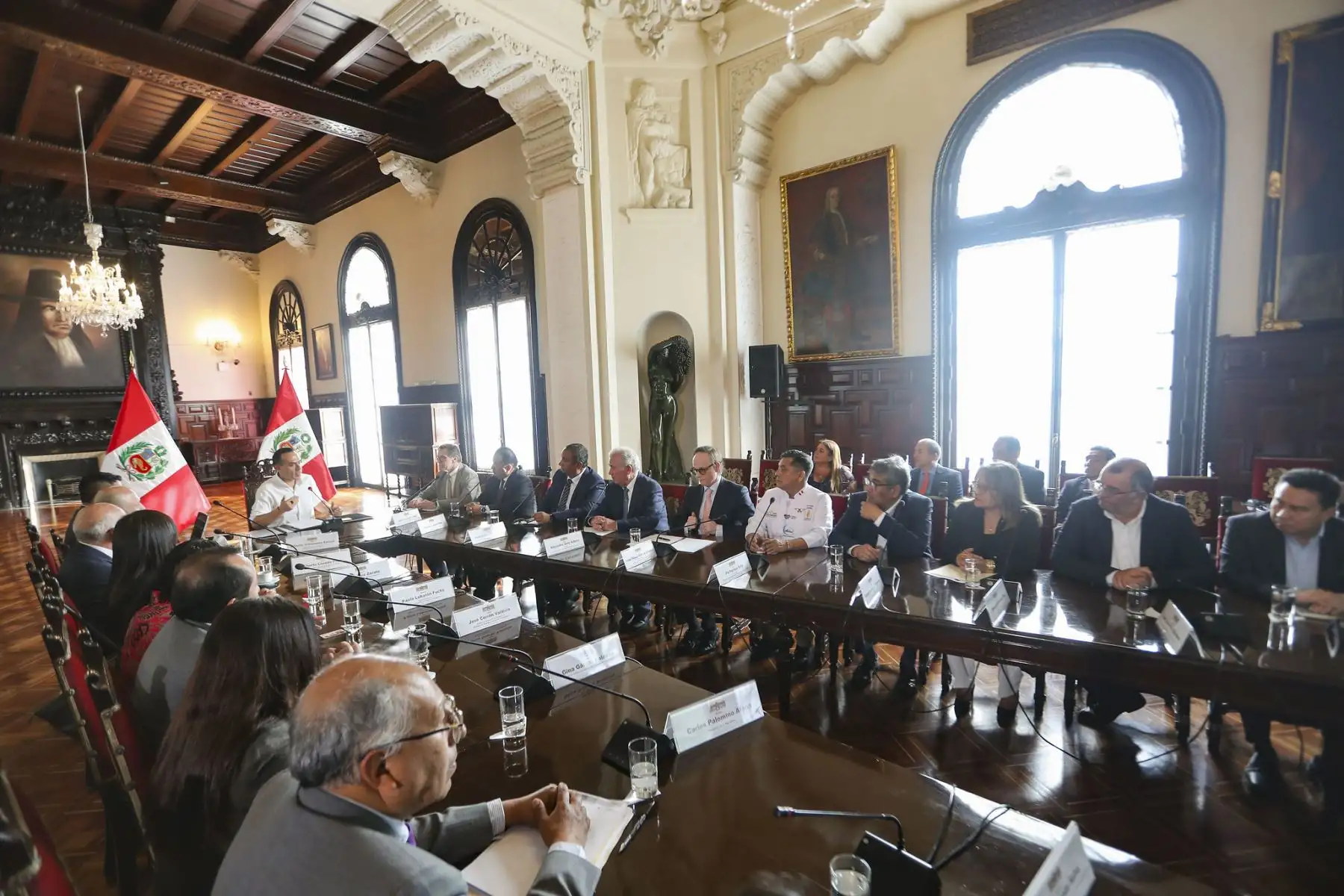 Presidente José Jerí participa en la Mesa de trabajo denominada “Desburocratización: Eliminación de barreras burocráticas municipales en fiscalización de centros comerciales”. Foto: ANDINA/Prensa Presidente José Jerí participa en la Mesa de trabajo denominada “Desburocratización: Eliminación de barreras burocráticas municipales en fiscalización de centros comerciales”. Foto: ANDINA/Prensa