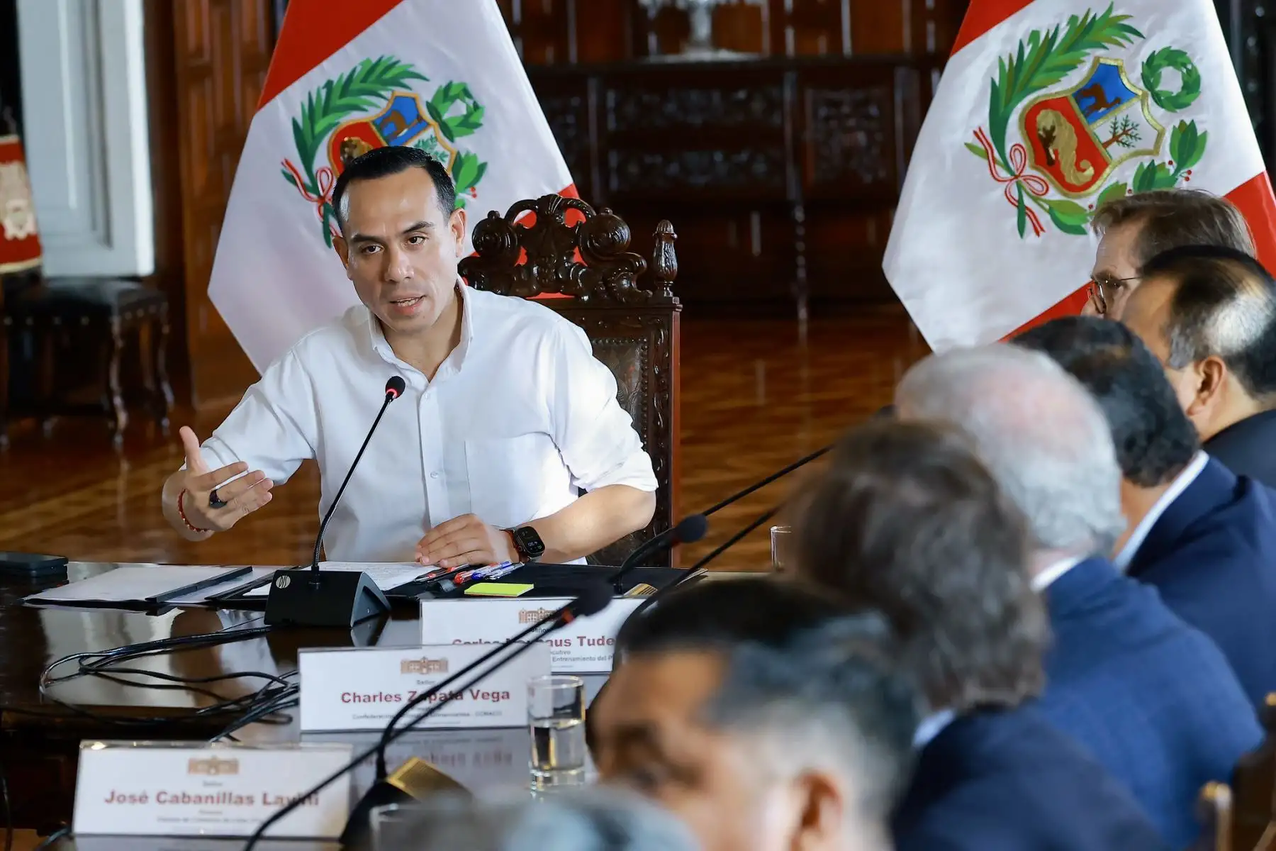 Presidente José Jerí participa en la Mesa de trabajo denominada “Desburocratización: Eliminación de barreras burocráticas municipales en fiscalización de centros comerciales”. Foto: ANDINA/Prensa Presidente José Jerí participa en la Mesa de trabajo denominada “Desburocratización: Eliminación de barreras burocráticas municipales en fiscalización de centros comerciales”. Foto: ANDINA/Prensa