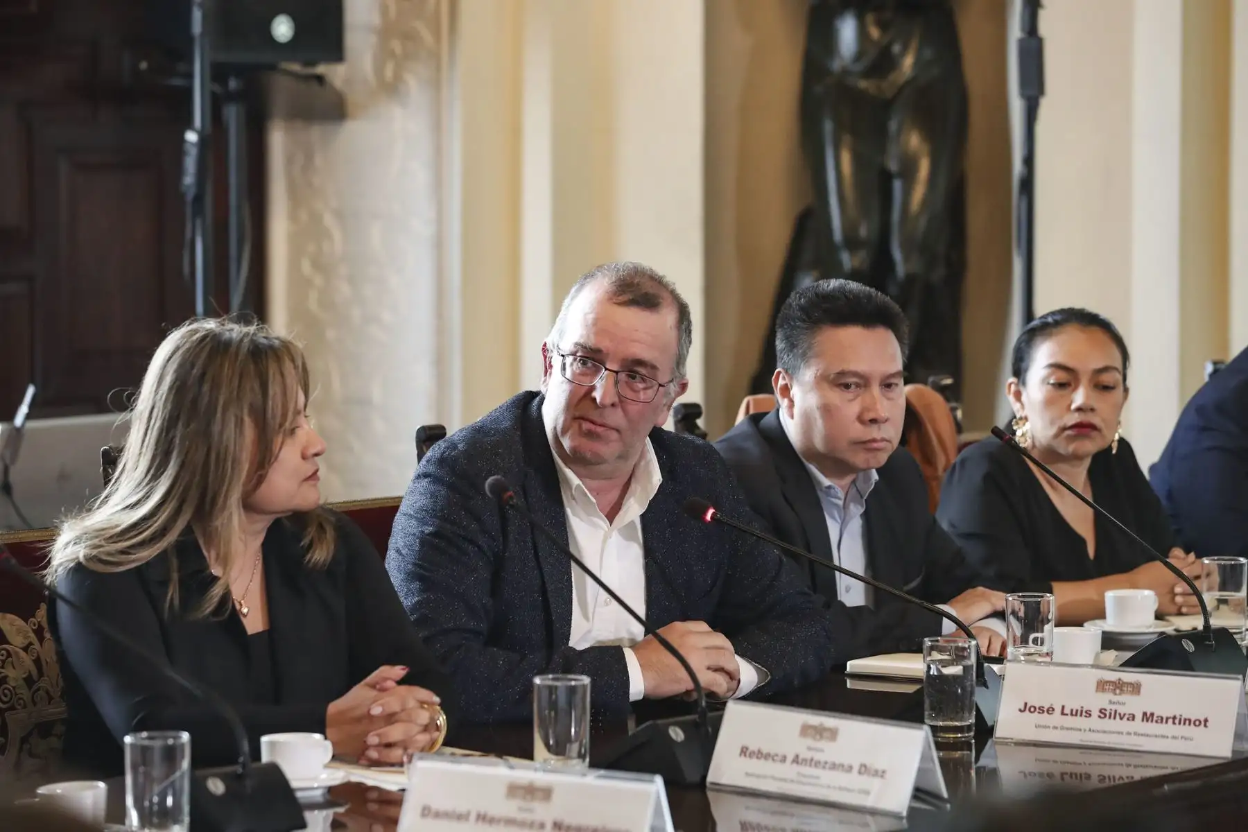 Presidente José Jerí participa en la Mesa de trabajo denominada “Desburocratización: Eliminación de barreras burocráticas municipales en fiscalización de centros comerciales”. Foto: ANDINA/Prensa Presidente José Jerí participa en la Mesa de trabajo denominada “Desburocratización: Eliminación de barreras burocráticas municipales en fiscalización de centros comerciales”. Foto: ANDINA/Prensa