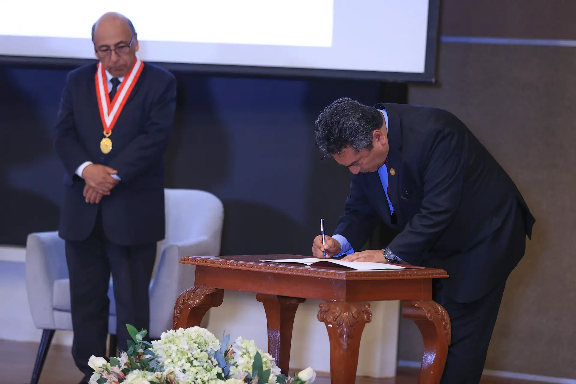 La iniciativa "Liga de la Democracia por un Voto Informado", promovida por el JNE, busca contribuir al fortalecimiento de un ciudadania informada y fomentar el ejercicio responsable del sufragio. Foto: ANDINA/Jhonel Rodríguez Robles La iniciativa "Liga de la Democracia por un Voto Informado", promovida por el JNE, busca contribuir al fortalecimiento de un ciudadania informada y fomentar el ejercicio responsable del sufragio. Foto: ANDINA/Jhonel Rodríguez Robles