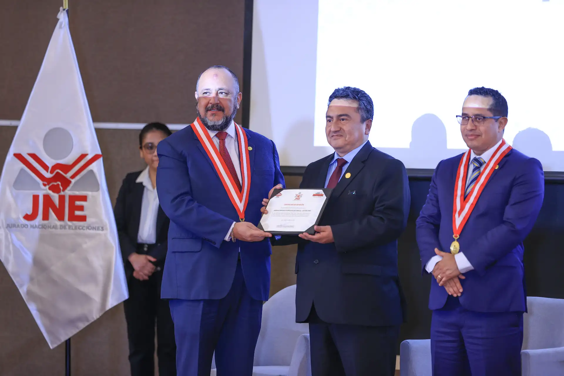 La iniciativa "Liga de la Democracia por un Voto Informado", promovida por el JNE, busca contribuir al fortalecimiento de un ciudadania informada y fomentar el ejercicio responsable del sufragio. Foto: ANDINA/Jhonel Rodríguez Robles La iniciativa "Liga de la Democracia por un Voto Informado", promovida por el JNE, busca contribuir al fortalecimiento de un ciudadania informada y fomentar el ejercicio responsable del sufragio. Foto: ANDINA/Jhonel Rodríguez Robles