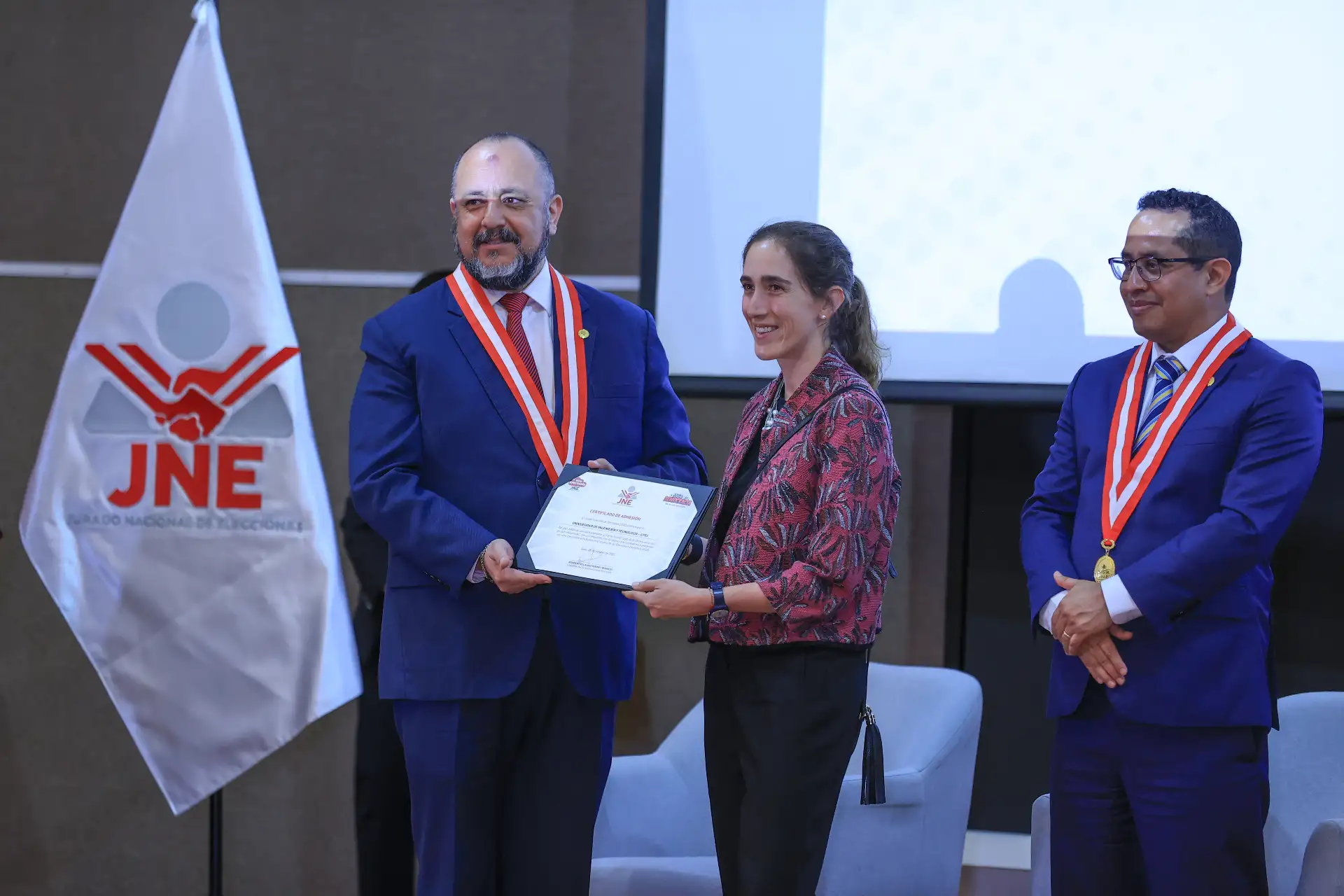 La iniciativa "Liga de la Democracia por un Voto Informado", promovida por el JNE, busca contribuir al fortalecimiento de un ciudadania informada y fomentar el ejercicio responsable del sufragio. Foto: ANDINA/Jhonel Rodríguez Robles La iniciativa "Liga de la Democracia por un Voto Informado", promovida por el JNE, busca contribuir al fortalecimiento de un ciudadania informada y fomentar el ejercicio responsable del sufragio. Foto: ANDINA/Jhonel Rodríguez Robles