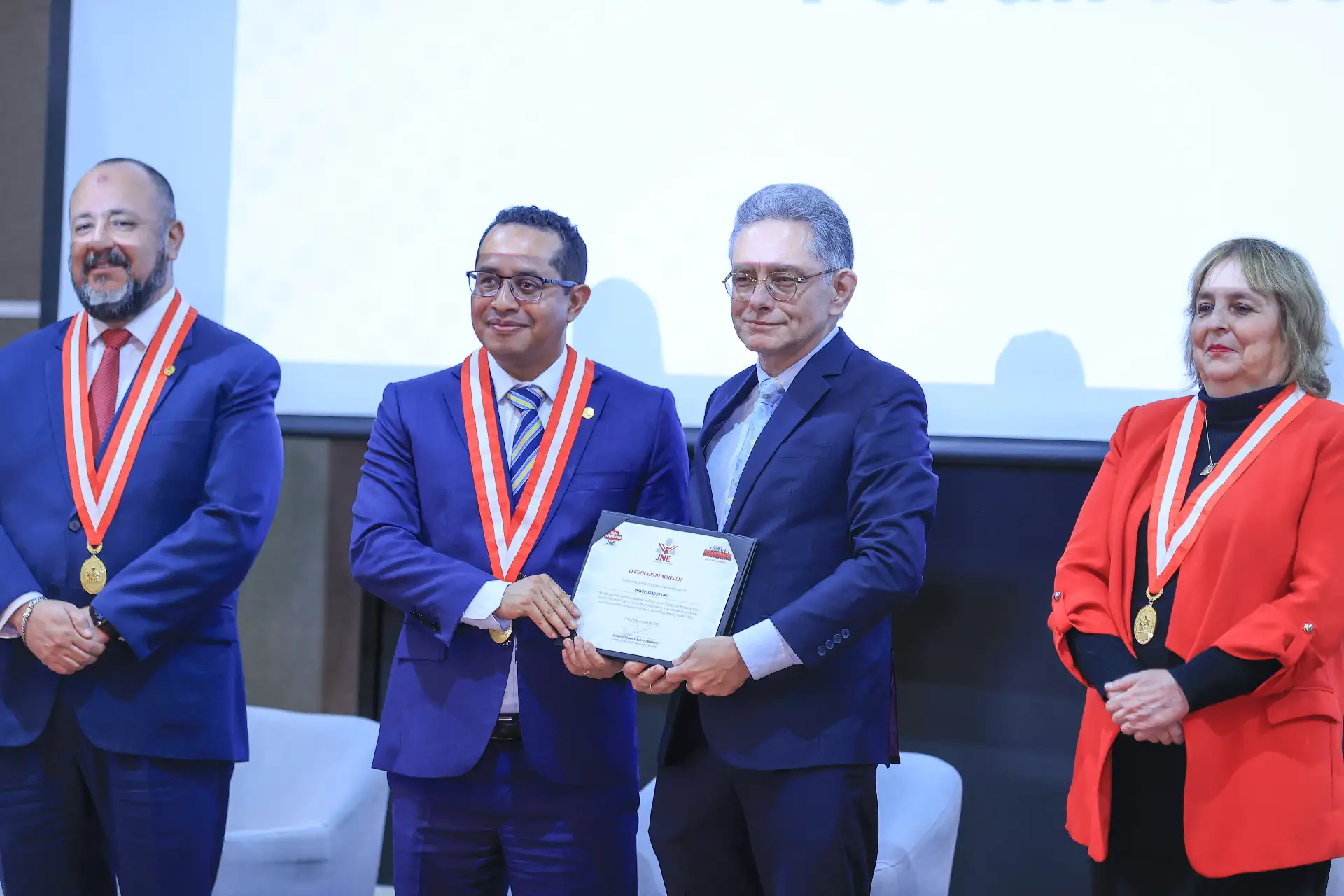 La iniciativa "Liga de la Democracia por un Voto Informado", promovida por el JNE, busca contribuir al fortalecimiento de un ciudadania informada y fomentar el ejercicio responsable del sufragio. Foto: ANDINA/Jhonel Rodríguez Robles La iniciativa "Liga de la Democracia por un Voto Informado", promovida por el JNE, busca contribuir al fortalecimiento de un ciudadania informada y fomentar el ejercicio responsable del sufragio. Foto: ANDINA/Jhonel Rodríguez Robles