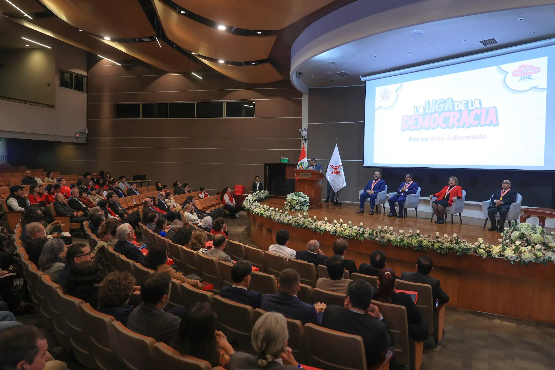 La iniciativa "Liga de la Democracia por un Voto Informado", promovida por el JNE, busca contribuir al fortalecimiento de un ciudadania informada y fomentar el ejercicio responsable del sufragio. Foto: ANDINA/Jhonel Rodríguez Robles La iniciativa "Liga de la Democracia por un Voto Informado", promovida por el JNE, busca contribuir al fortalecimiento de un ciudadania informada y fomentar el ejercicio responsable del sufragio. Foto: ANDINA/Jhonel Rodríguez Robles