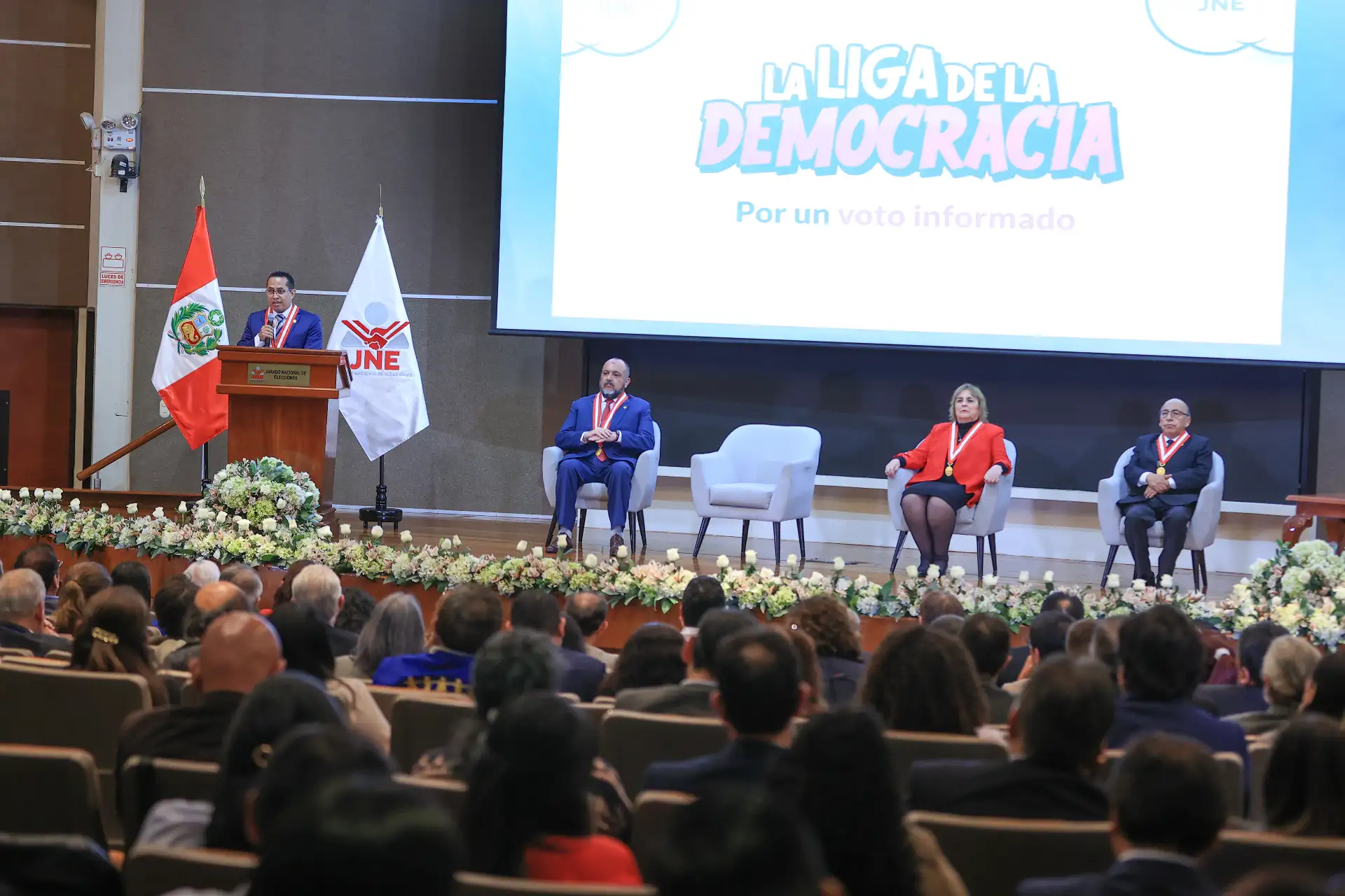 La iniciativa "Liga de la Democracia por un Voto Informado", promovida por el JNE, busca contribuir al fortalecimiento de un ciudadania informada y fomentar el ejercicio responsable del sufragio. Foto: ANDINA/Jhonel Rodríguez Robles La iniciativa "Liga de la Democracia por un Voto Informado", promovida por el JNE, busca contribuir al fortalecimiento de un ciudadania informada y fomentar el ejercicio responsable del sufragio. Foto: ANDINA/Jhonel Rodríguez Robles