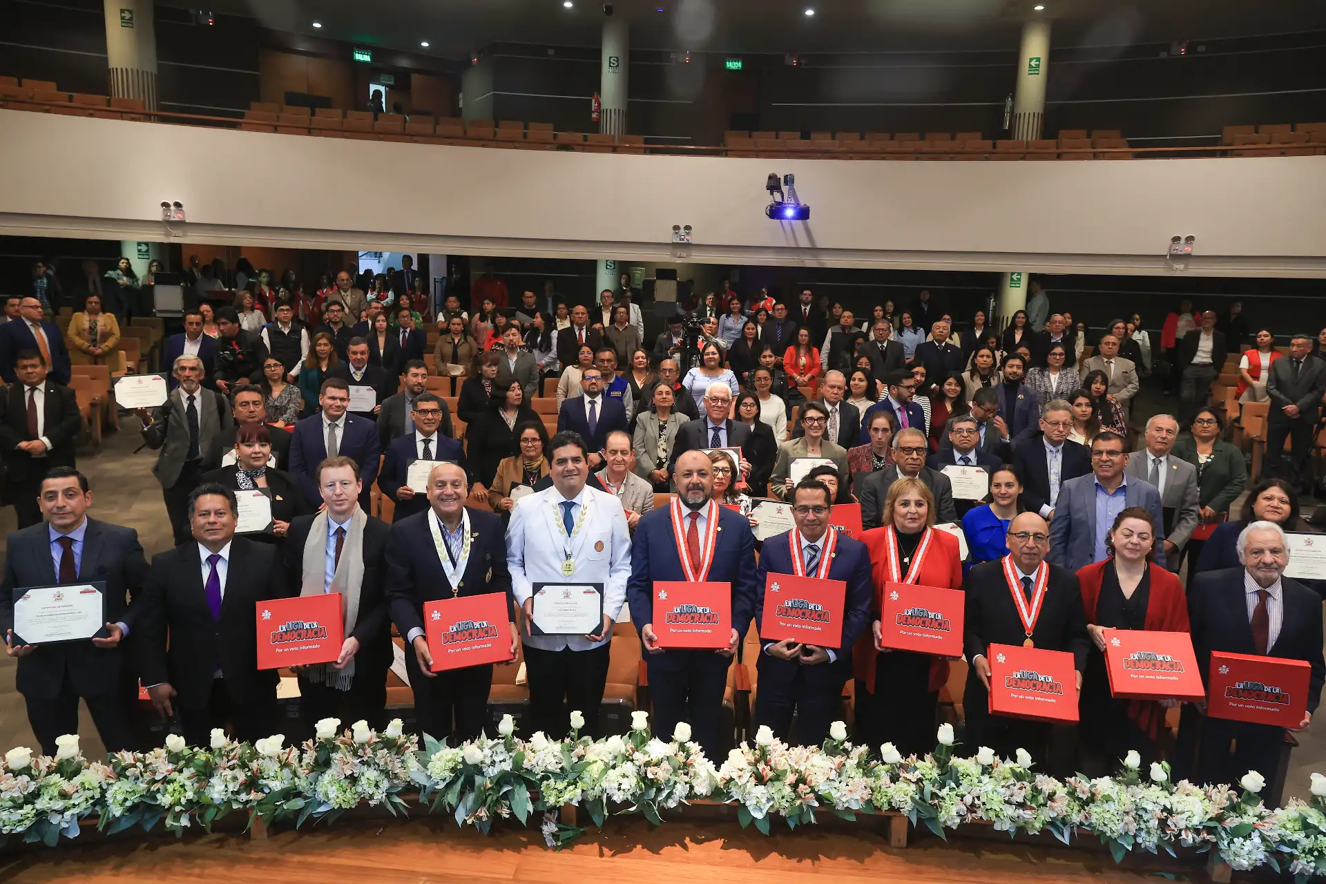La iniciativa "Liga de la Democracia por un Voto Informado", promovida por el JNE, busca contribuir al fortalecimiento de un ciudadania informada y fomentar el ejercicio responsable del sufragio. Foto: ANDINA/Jhonel Rodríguez Robles La iniciativa "Liga de la Democracia por un Voto Informado", promovida por el JNE, busca contribuir al fortalecimiento de un ciudadania informada y fomentar el ejercicio responsable del sufragio. Foto: ANDINA/Jhonel Rodríguez Robles