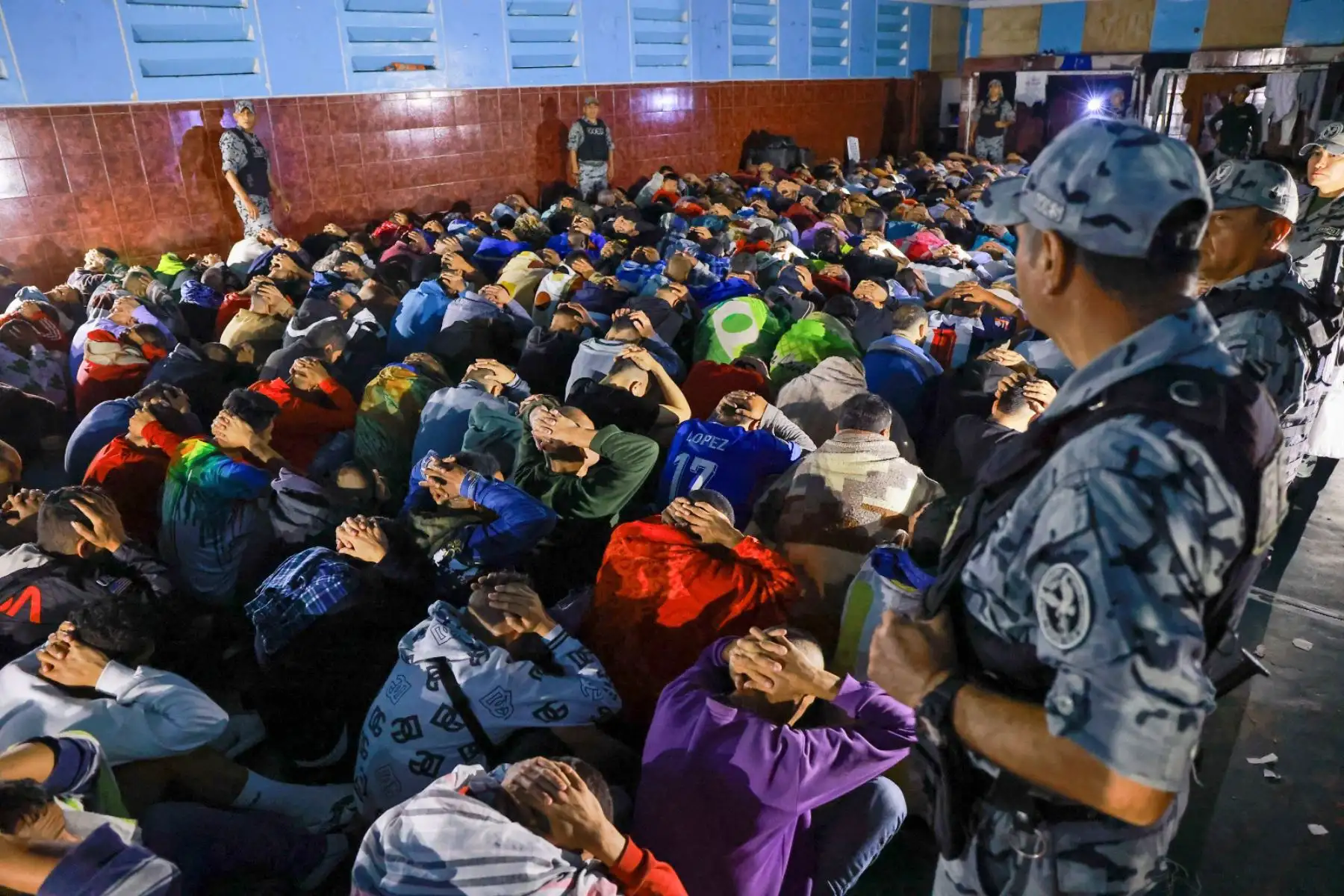 Presidente José Jerí lideró requisa en el penal Sarita Colonia para reducir extorsiones en el Callao. Foto: ANDINA/Prensa Presidencia Presidente José Jerí lideró requisa en el penal Sarita Colonia para reducir extorsiones en el Callao. Foto: ANDINA/Prensa Presidencia