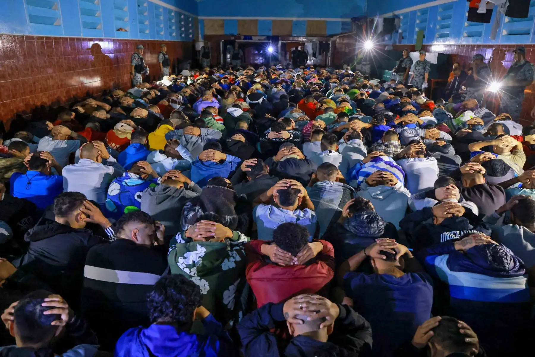 Presidente José Jerí lideró requisa en el penal Sarita Colonia para reducir extorsiones en el Callao. Foto: ANDINA/Prensa Presidencia Presidente José Jerí lideró requisa en el penal Sarita Colonia para reducir extorsiones en el Callao. Foto: ANDINA/Prensa Presidencia