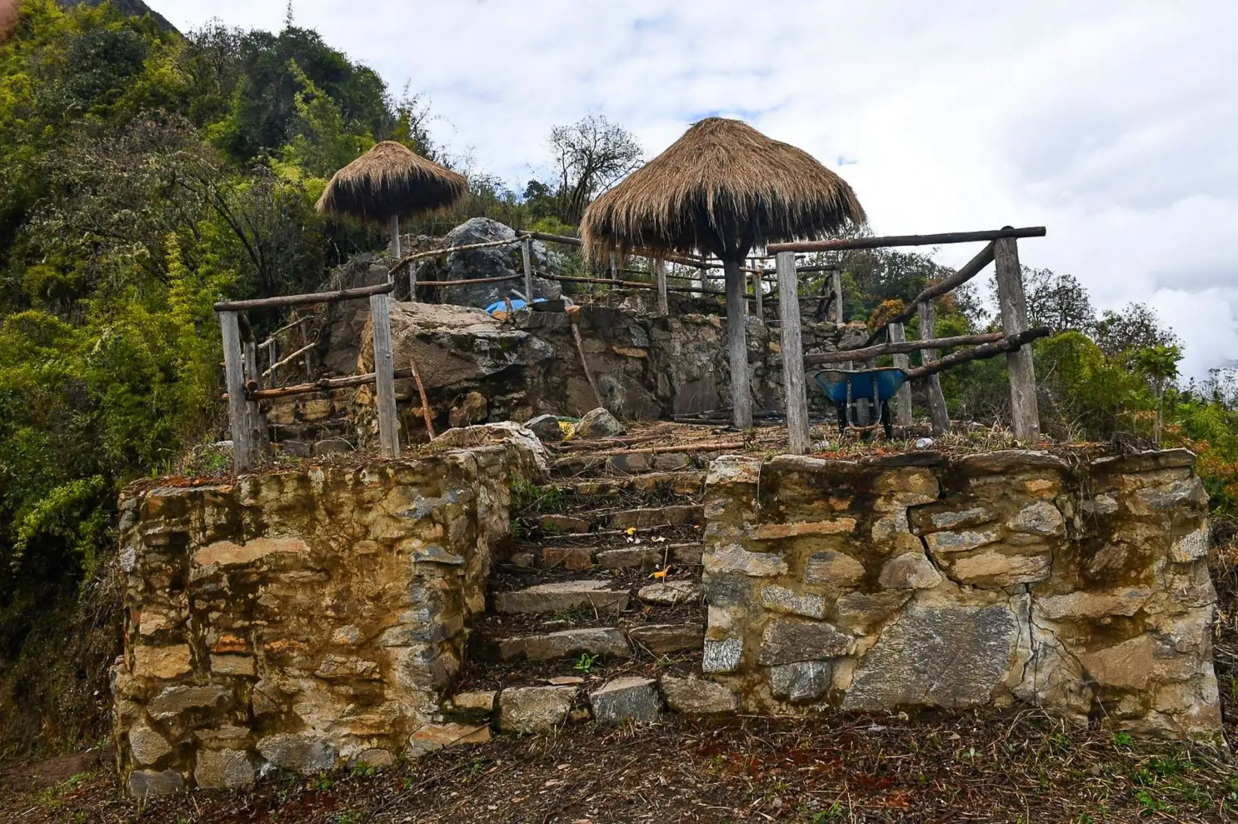 Los nuevos miradores ubicados en Marcana, Oso Puerto, Pinchaynuyoc, Mina Victoria y Ccoriwayrachina permiten apreciar la majestuosidad del paisaje cusqueño, con estructuras rústicas elaboradas con materiales locales y amigables con el medio ambiente. Foto: Difusión Los nuevos miradores ubicados en Marcana, Oso Puerto, Pinchaynuyoc, Mina Victoria y Ccoriwayrachina permiten apreciar la majestuosidad del paisaje cusqueño, con estructuras rústicas elaboradas con materiales locales y amigables con el medio ambiente. Foto: Difusión