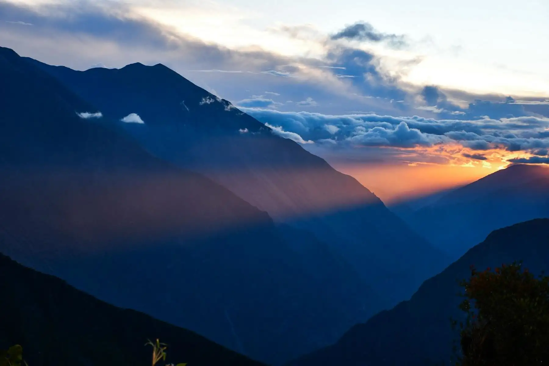 Los nuevos miradores ubicados en Marcana, Oso Puerto, Pinchaynuyoc, Mina Victoria y Ccoriwayrachina permiten apreciar la majestuosidad del paisaje cusqueño, con estructuras rústicas elaboradas con materiales locales y amigables con el medio ambiente. Foto: Difusión Los nuevos miradores ubicados en Marcana, Oso Puerto, Pinchaynuyoc, Mina Victoria y Ccoriwayrachina permiten apreciar la majestuosidad del paisaje cusqueño, con estructuras rústicas elaboradas con materiales locales y amigables con el medio ambiente. Foto: Difusión