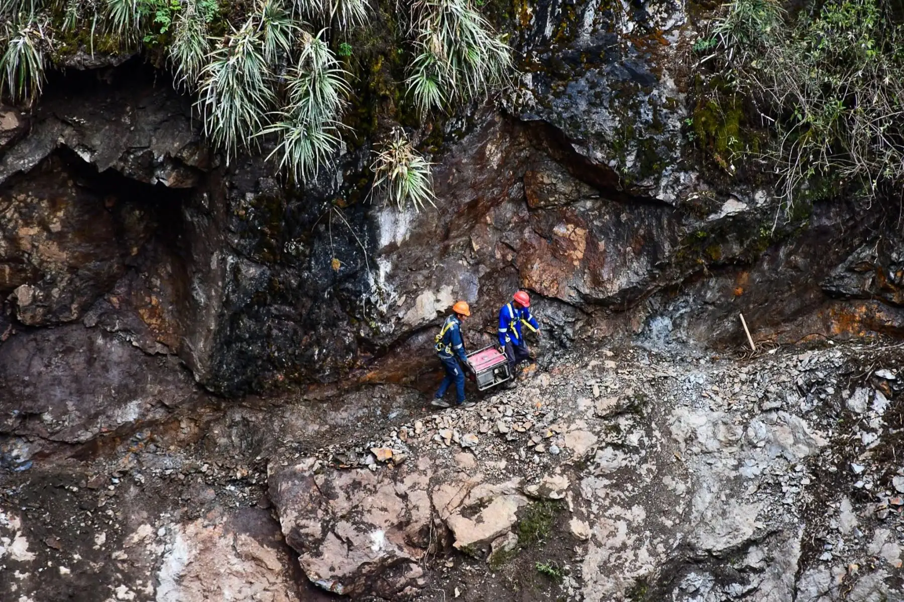 Los trabajos incluyen muros de contención, señalización, revegetalización con especies nativas y la construcción de siete paradores turísticos, con un avance físico del 71.43 %. Foto: Difusión Los trabajos incluyen muros de contención, señalización, revegetalización con especies nativas y la construcción de siete paradores turísticos, con un avance físico del 71.43 %. Foto: Difusión