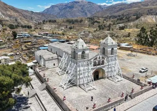Concluyeron los trabajos de apuntalalamiento de la estructura del templo Santa Ana del distrito de Maca, en la provincia arequipeña de Caylloma, afectada por el fuerte sismo registrado en junio de 2023. ANDINA/Difusión