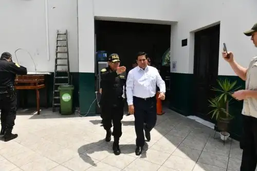 Ministro del Interior inspecciona comisaría de Surquillo junto a la titular del Ministerio de la Mujer. Foto: ANDINA/Difusión