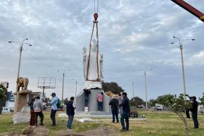 La escultura del papa León XIV ha sido elaborada en fibra de vidrio y recubierta con resina de alta resistencia. Foto: Cortesía Silvia Depaz