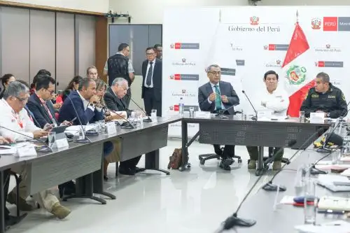 Entre los principales compromisos asumidos, destaca que la PNP, a través de la Dirección de Investigación Criminal (Dirincri) y la Dirección de Investigación de Ciberdelincuencia (Dirciberd), profundizará las solicitudes de levantamiento del secreto de las comunicaciones a las empresas de telefonía, con el fin de agilizar las investigaciones contra las redes dedicadas a la extorsión.ANDINA/Difusión