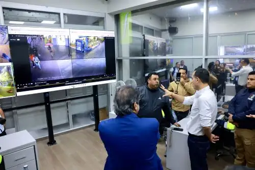 President of Peru, Jose Jeri visited the camera monitoring center of Miraflores, the main touristic district of Lima. ANDINA/Prensa Presidencia