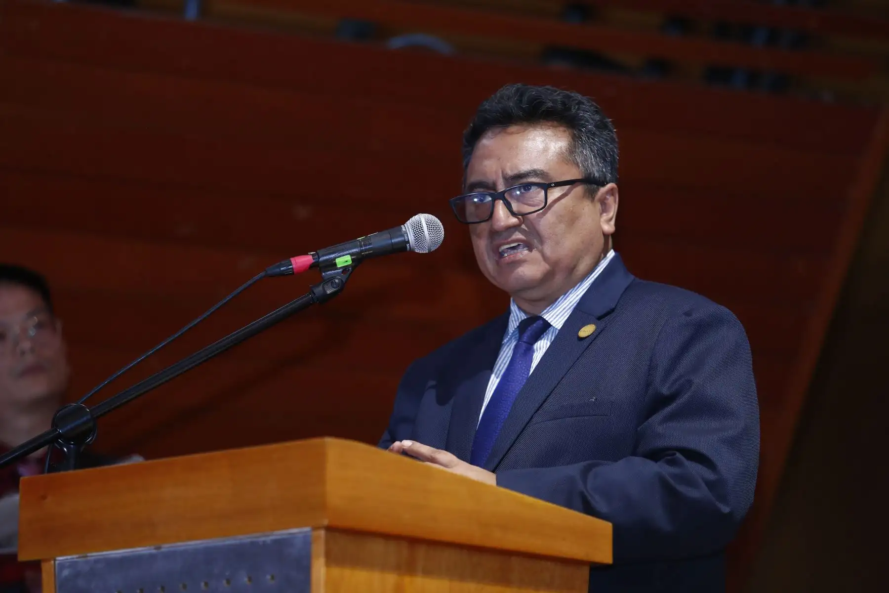 El director del Diario Oficial El Peruano, Félix Paz, y el embajador de China en el Perú, Song Yang, participaron en la premiación del concurso de fotografía "La cultura china en el Perú", desde el Centro Cultural Ccori Wasi en Miraflores. Foto: ANDINA/Daniel Bracamonte El director del Diario Oficial El Peruano, Félix Paz, y el embajador de China en el Perú, Song Yang, participaron en la premiación del concurso de fotografía "La cultura china en el Perú", desde el Centro Cultural Ccori Wasi en Miraflores. Foto: ANDINA/Daniel Bracamonte
