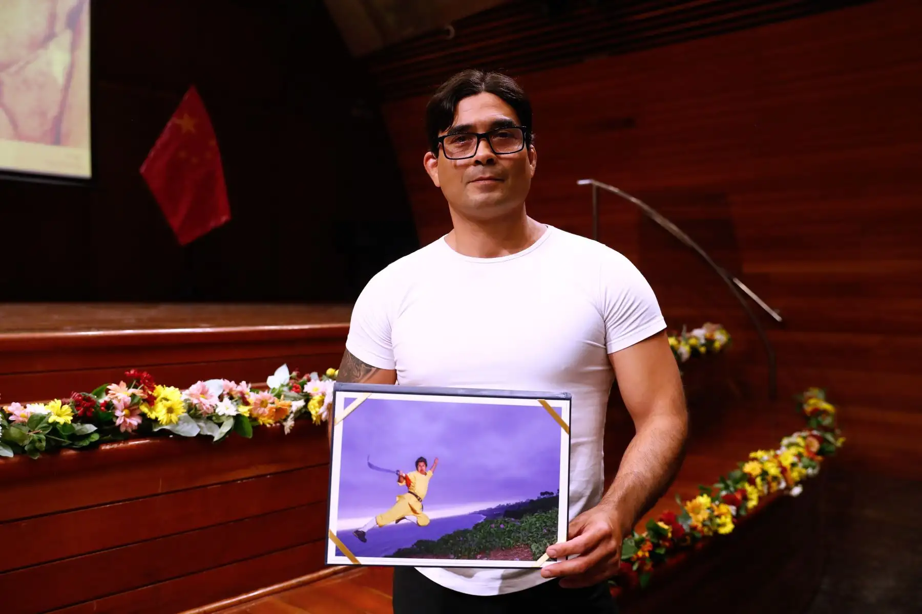 Juan Carlos Guzmán, reportero gráfico del Diario Oficial El Peruano y de la Agencia Andina, obtuvo el segundo puesto en el concurso de fotografía "La cultura china en el Perú", cuya premiación se realizó en el Centro Cultural Ccori Wasi de Miraflores. Foto: ANDINA/Daniel Bracamonte Juan Carlos Guzmán, reportero gráfico del Diario Oficial El Peruano y de la Agencia Andina, obtuvo el segundo puesto en el concurso de fotografía "La cultura china en el Perú", cuya premiación se realizó en el Centro Cultural Ccori Wasi de Miraflores. Foto: ANDINA/Daniel Bracamonte