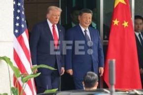 El presidente de EE. UU., Donald Trump, calificó de "increíble" la reunión que sostuvo con su homólogo de China, Xi Jinping, en Corea del Sur. Foto: EFE