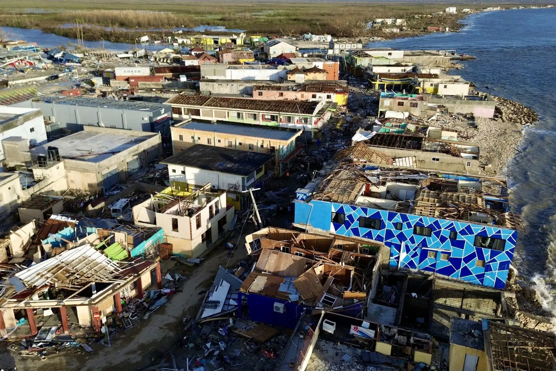 El huracán tocó tierra jamaiquina en la localidad de Black River, en Saint Elizabeth, en el suroeste del país. Foto: AFP El huracán tocó tierra jamaiquina en la localidad de Black River, en Saint Elizabeth, en el suroeste del país. Foto: AFP