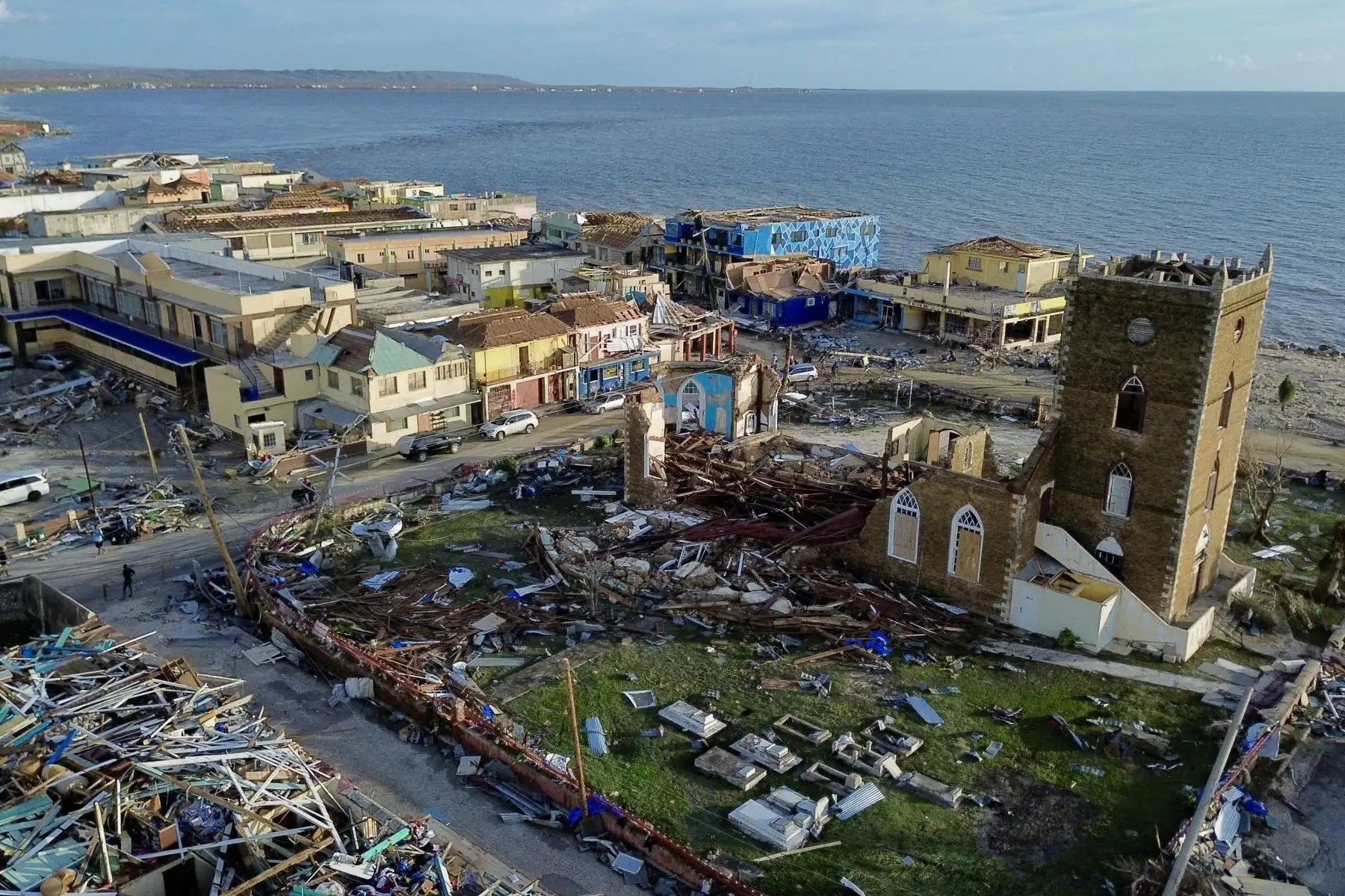 El huracán tocó tierra jamaiquina en la localidad de Black River, en Saint Elizabeth, en el suroeste del país. Foto: AFP El huracán tocó tierra jamaiquina en la localidad de Black River, en Saint Elizabeth, en el suroeste del país. Foto: AFP