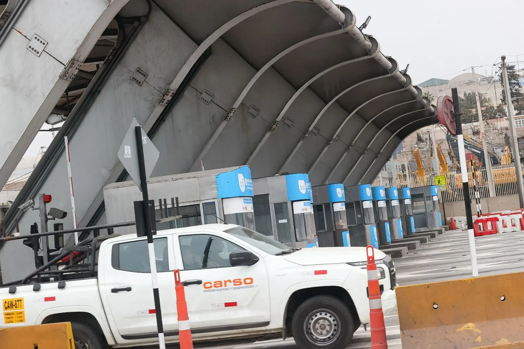 Se suspendió oficialmente el cobro en los peajes de Villa El Salvador y Punta Negra, administrados por la empresa Rutas de Lima, luego de que el Poder Judicial declarara fundado en parte el hábeas corpus presentado por la Municipalidad Distrital de Santa María del Mar.
Foto: ANDINA/Juan Carlos Guzmán Negrini Se suspendió oficialmente el cobro en los peajes de Villa El Salvador y Punta Negra, administrados por la empresa Rutas de Lima, luego de que el Poder Judicial declarara fundado en parte el hábeas corpus presentado por la Municipalidad Distrital de Santa María del Mar.
Foto: ANDINA/Juan Carlos Guzmán Negrini