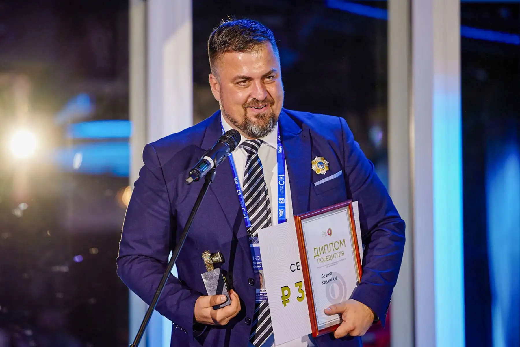 Rusia conmemoró los 100 años de su diplomacia pública con la cuarta edición del Honest View Media Award, organizado por Rossotrudnichestvo. El certamen reunió a más de cien periodistas de todo el mundo y recibió 821 postulaciones de 75 países. Entre los nominados destacó el peruano Luis Iparraguirre, autor de una crónica sobre el papel de la fotografía en la memoria histórica de la Segunda Guerra Mundial. Foto: ANDINA/Luis Iparraguirre Rusia conmemoró los 100 años de su diplomacia pública con la cuarta edición del Honest View Media Award, organizado por Rossotrudnichestvo. El certamen reunió a más de cien periodistas de todo el mundo y recibió 821 postulaciones de 75 países. Entre los nominados destacó el peruano Luis Iparraguirre, autor de una crónica sobre el papel de la fotografía en la memoria histórica de la Segunda Guerra Mundial. Foto: ANDINA/Luis Iparraguirre