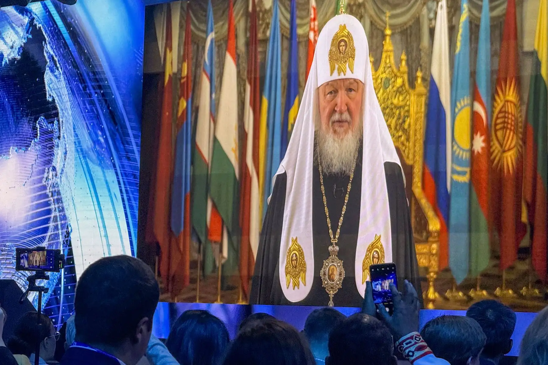 Rusia conmemoró los 100 años de su diplomacia pública con la cuarta edición del Honest View Media Award, organizado por Rossotrudnichestvo. El certamen reunió a más de cien periodistas de todo el mundo y recibió 821 postulaciones de 75 países. Entre los nominados destacó el peruano Luis Iparraguirre, autor de una crónica sobre el papel de la fotografía en la memoria histórica de la Segunda Guerra Mundial. Foto: ANDINA/Luis Iparraguirre Rusia conmemoró los 100 años de su diplomacia pública con la cuarta edición del Honest View Media Award, organizado por Rossotrudnichestvo. El certamen reunió a más de cien periodistas de todo el mundo y recibió 821 postulaciones de 75 países. Entre los nominados destacó el peruano Luis Iparraguirre, autor de una crónica sobre el papel de la fotografía en la memoria histórica de la Segunda Guerra Mundial. Foto: ANDINA/Luis Iparraguirre