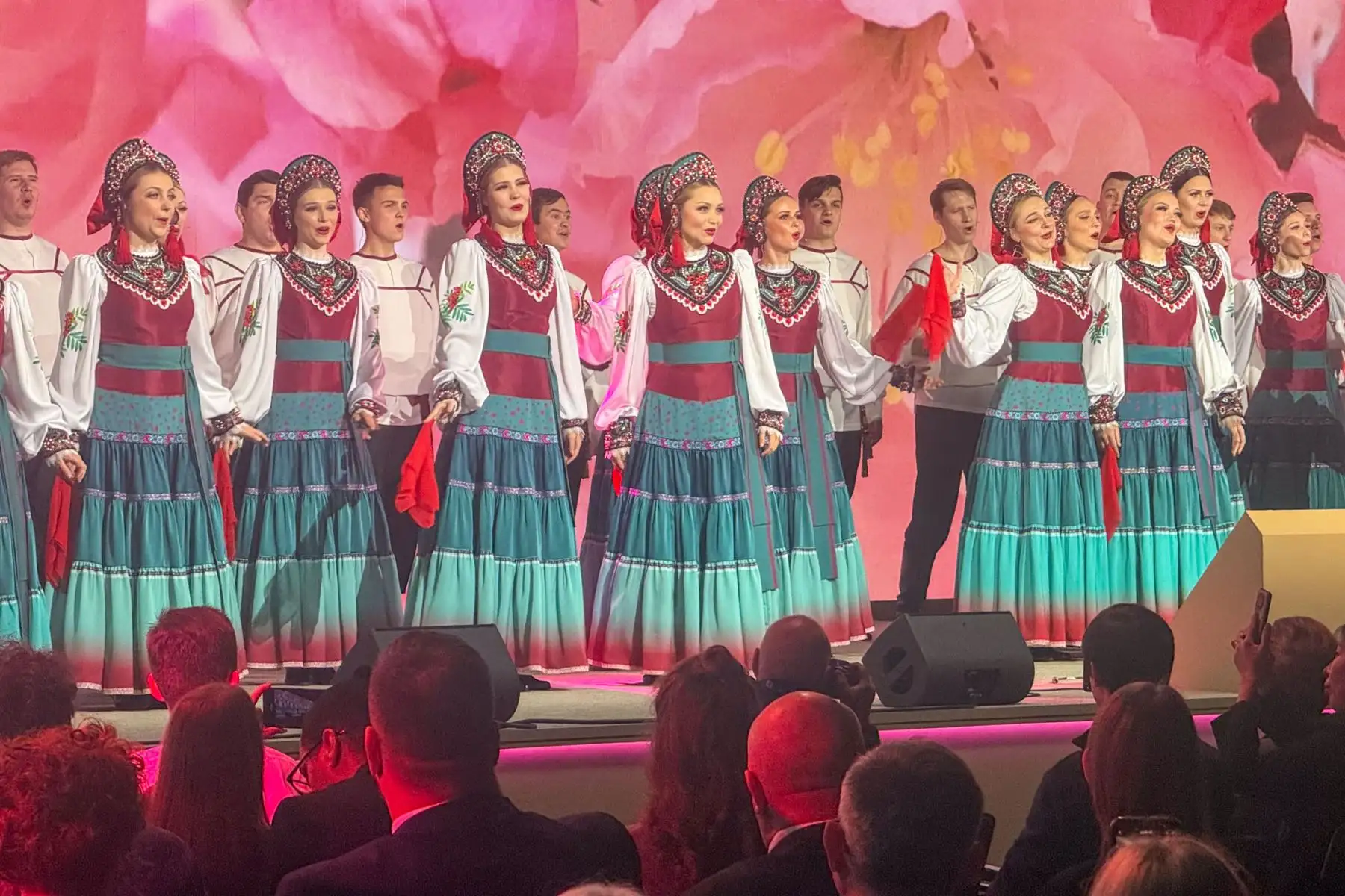 Rusia conmemoró los 100 años de su diplomacia pública con la cuarta edición del Honest View Media Award, organizado por Rossotrudnichestvo. El certamen reunió a más de cien periodistas de todo el mundo y recibió 821 postulaciones de 75 países. Entre los nominados destacó el peruano Luis Iparraguirre, autor de una crónica sobre el papel de la fotografía en la memoria histórica de la Segunda Guerra Mundial. Foto: ANDINA/Luis Iparraguirre Rusia conmemoró los 100 años de su diplomacia pública con la cuarta edición del Honest View Media Award, organizado por Rossotrudnichestvo. El certamen reunió a más de cien periodistas de todo el mundo y recibió 821 postulaciones de 75 países. Entre los nominados destacó el peruano Luis Iparraguirre, autor de una crónica sobre el papel de la fotografía en la memoria histórica de la Segunda Guerra Mundial. Foto: ANDINA/Luis Iparraguirre