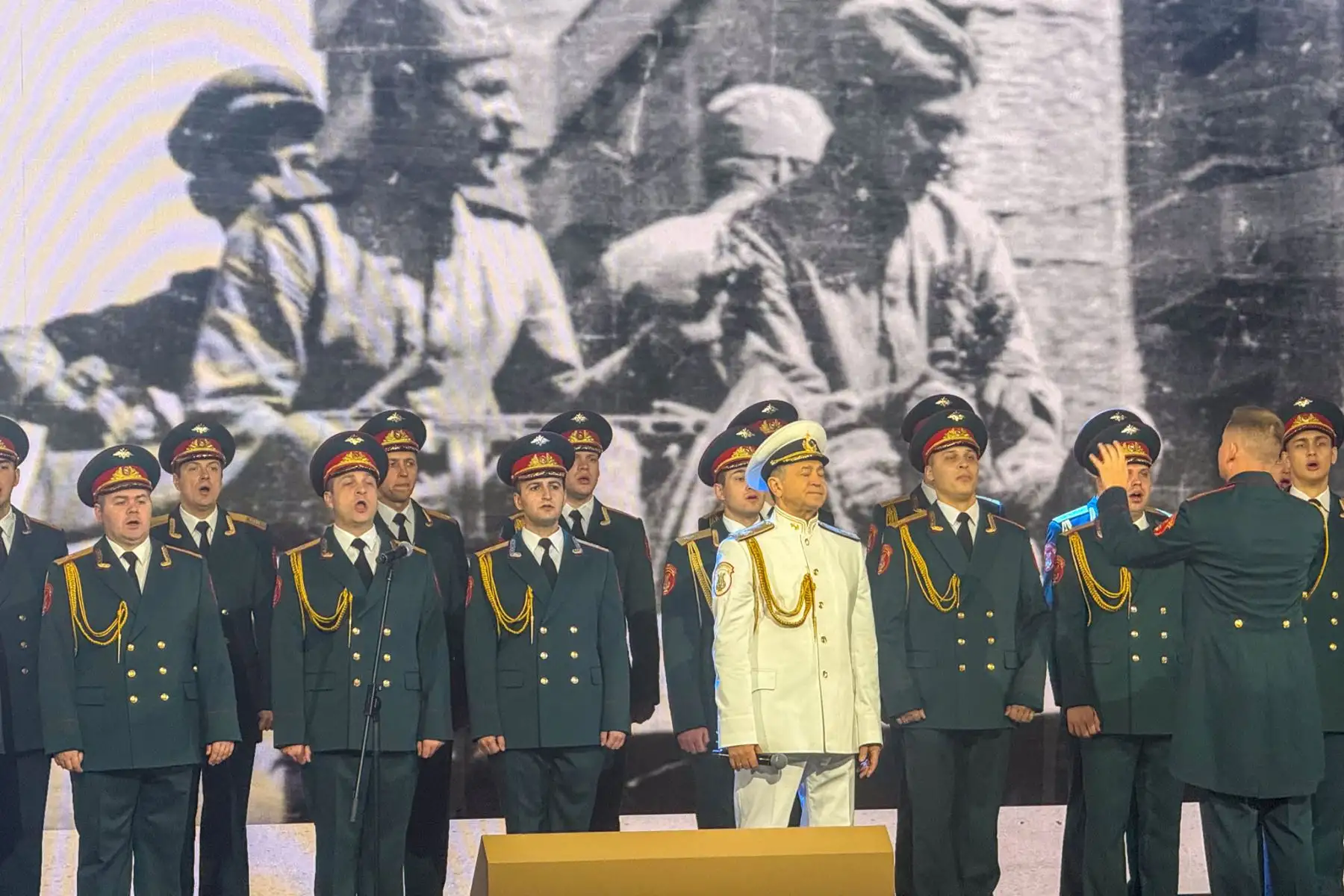 Rusia conmemoró los 100 años de su diplomacia pública con la cuarta edición del Honest View Media Award, organizado por Rossotrudnichestvo. El certamen reunió a más de cien periodistas de todo el mundo y recibió 821 postulaciones de 75 países. Entre los nominados destacó el peruano Luis Iparraguirre, autor de una crónica sobre el papel de la fotografía en la memoria histórica de la Segunda Guerra Mundial. Foto: ANDINA/Luis Iparraguirre Rusia conmemoró los 100 años de su diplomacia pública con la cuarta edición del Honest View Media Award, organizado por Rossotrudnichestvo. El certamen reunió a más de cien periodistas de todo el mundo y recibió 821 postulaciones de 75 países. Entre los nominados destacó el peruano Luis Iparraguirre, autor de una crónica sobre el papel de la fotografía en la memoria histórica de la Segunda Guerra Mundial. Foto: ANDINA/Luis Iparraguirre