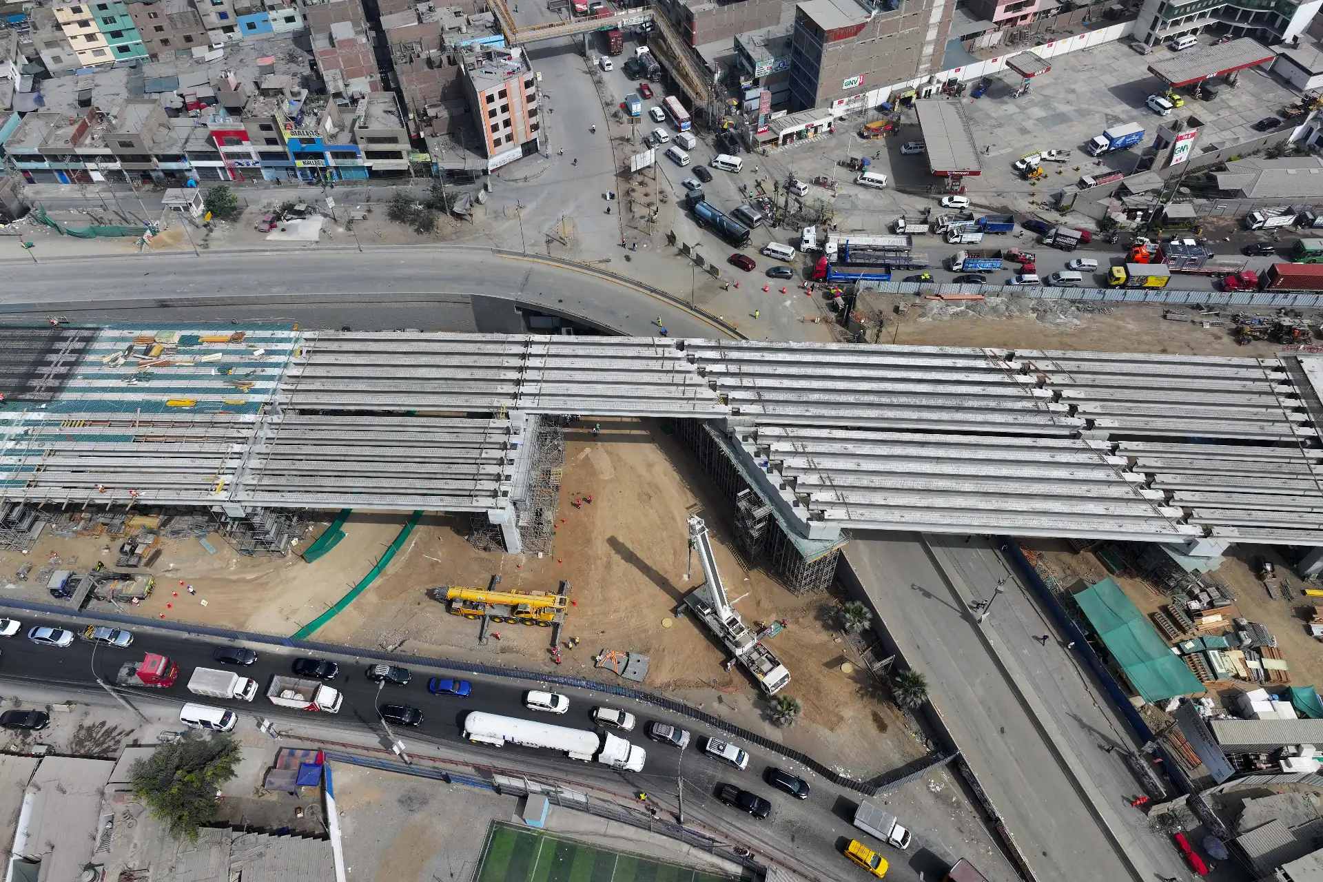Actualmente se continúa con la instalación de 168 vigas longitudinales en el bypass Las Torres, estructura que dará forma al viaducto de 1.4 kilómetros con el cual se espera aliviar la congestión vehicular en los accesos a Huachipa, Carapongo, la autopista Ramiro Prialé y la Carretera Central. Foto: ANDINA/Daniel Bracamonte Actualmente se continúa con la instalación de 168 vigas longitudinales en el bypass Las Torres, estructura que dará forma al viaducto de 1.4 kilómetros con el cual se espera aliviar la congestión vehicular en los accesos a Huachipa, Carapongo, la autopista Ramiro Prialé y la Carretera Central. Foto: ANDINA/Daniel Bracamonte