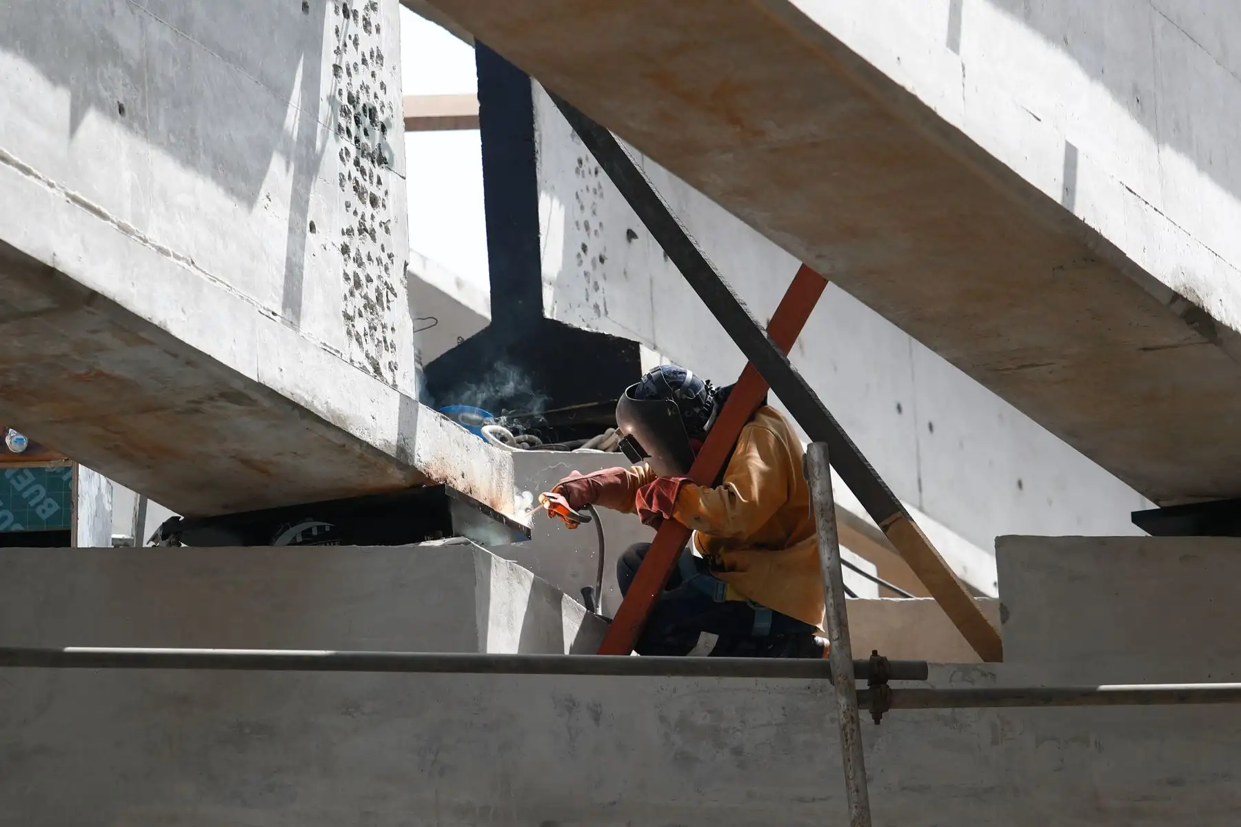 Actualmente se continúa con la instalación de 168 vigas longitudinales en el bypass Las Torres, estructura que dará forma al viaducto de 1.4 kilómetros con el cual se espera aliviar la congestión vehicular en los accesos a Huachipa, Carapongo, la autopista Ramiro Prialé y la Carretera Central. Foto: ANDINA/Daniel Bracamonte Actualmente se continúa con la instalación de 168 vigas longitudinales en el bypass Las Torres, estructura que dará forma al viaducto de 1.4 kilómetros con el cual se espera aliviar la congestión vehicular en los accesos a Huachipa, Carapongo, la autopista Ramiro Prialé y la Carretera Central. Foto: ANDINA/Daniel Bracamonte