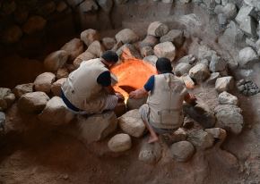Un grupo de arqueólogos, encabezados por Quirino Olivera, realizan una investigación para hallar la tumba del gran personaje de la Huaca Montegrande, ubicado en Jaén, que estaría asociado al origen del cacao más antiguo del mundo. Foto: Cortesía Asociación para la Investigación Científica de la Amazonía de Perú
