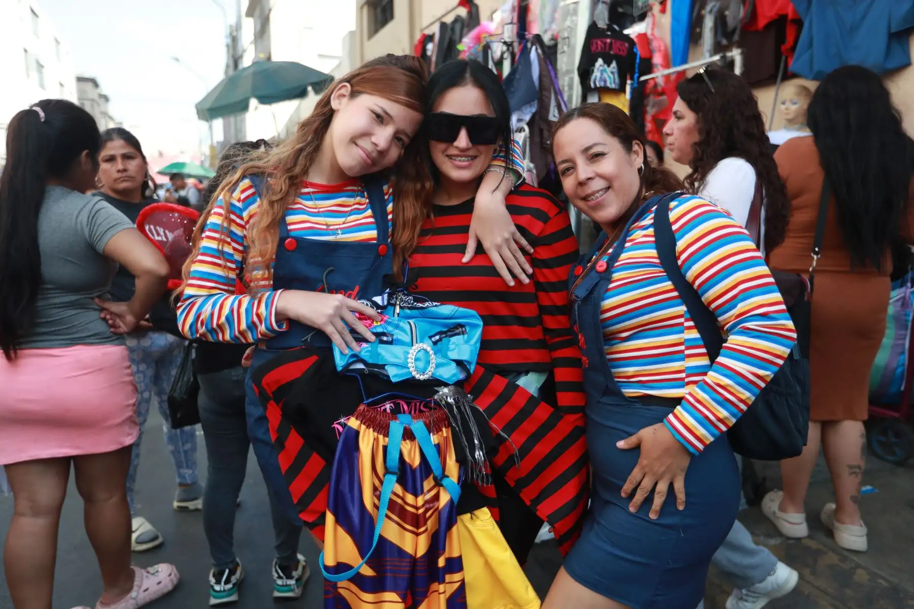 Venta de disfraces y adornos para la celebración de Halloween el 31 de Octubre.
Mercado Central en Lima.
Foto : ANDINA / Lino Chipana Obregón. Venta de disfraces y adornos para la celebración de Halloween el 31 de Octubre.
Mercado Central en Lima.
Foto : ANDINA / Lino Chipana Obregón.