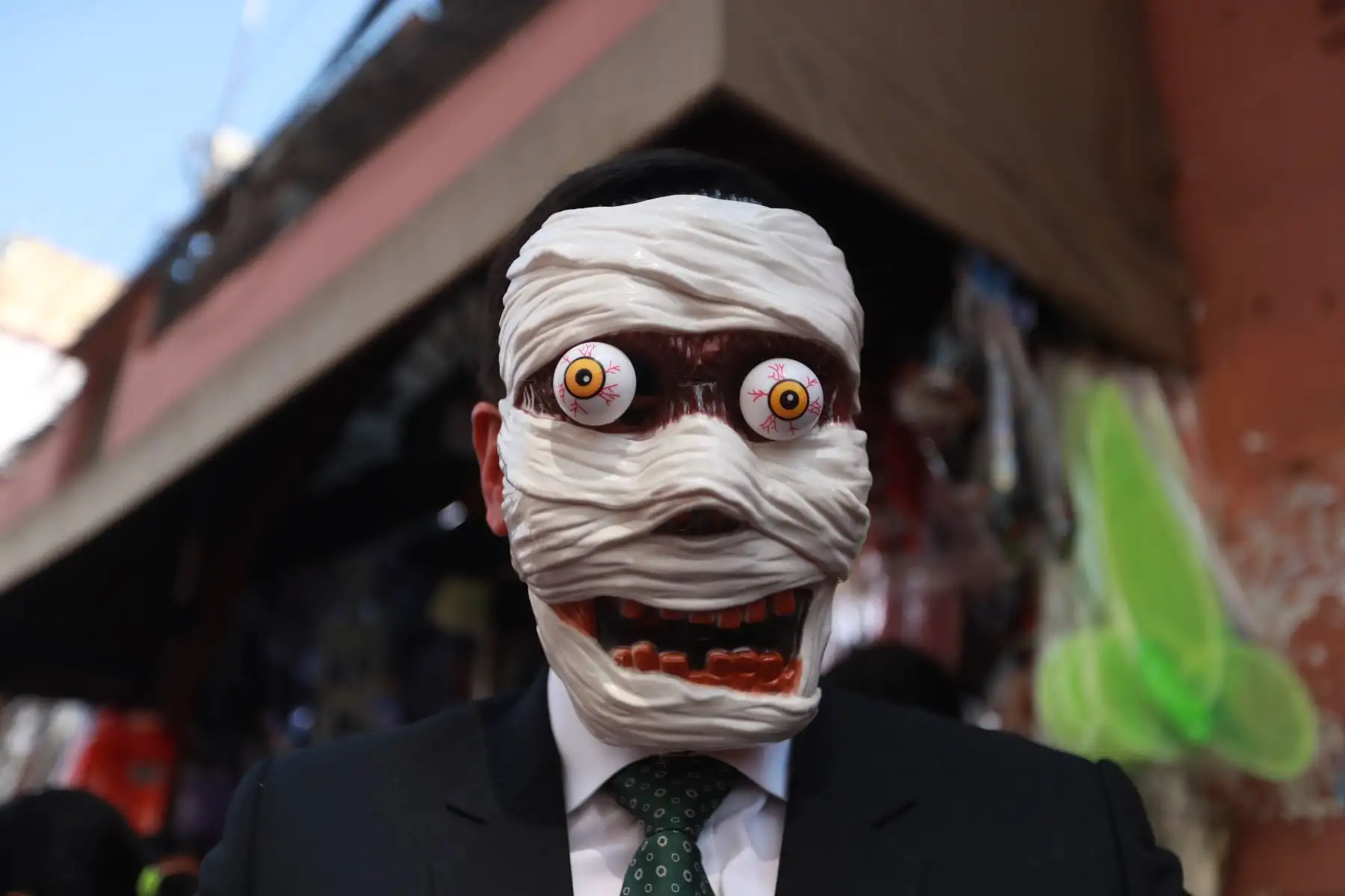 Venta de disfraces y adornos para la celebración de Halloween el 31 de Octubre.
Mercado Central en Lima.
Foto : ANDINA / Lino Chipana Obregón. Venta de disfraces y adornos para la celebración de Halloween el 31 de Octubre.
Mercado Central en Lima.
Foto : ANDINA / Lino Chipana Obregón.