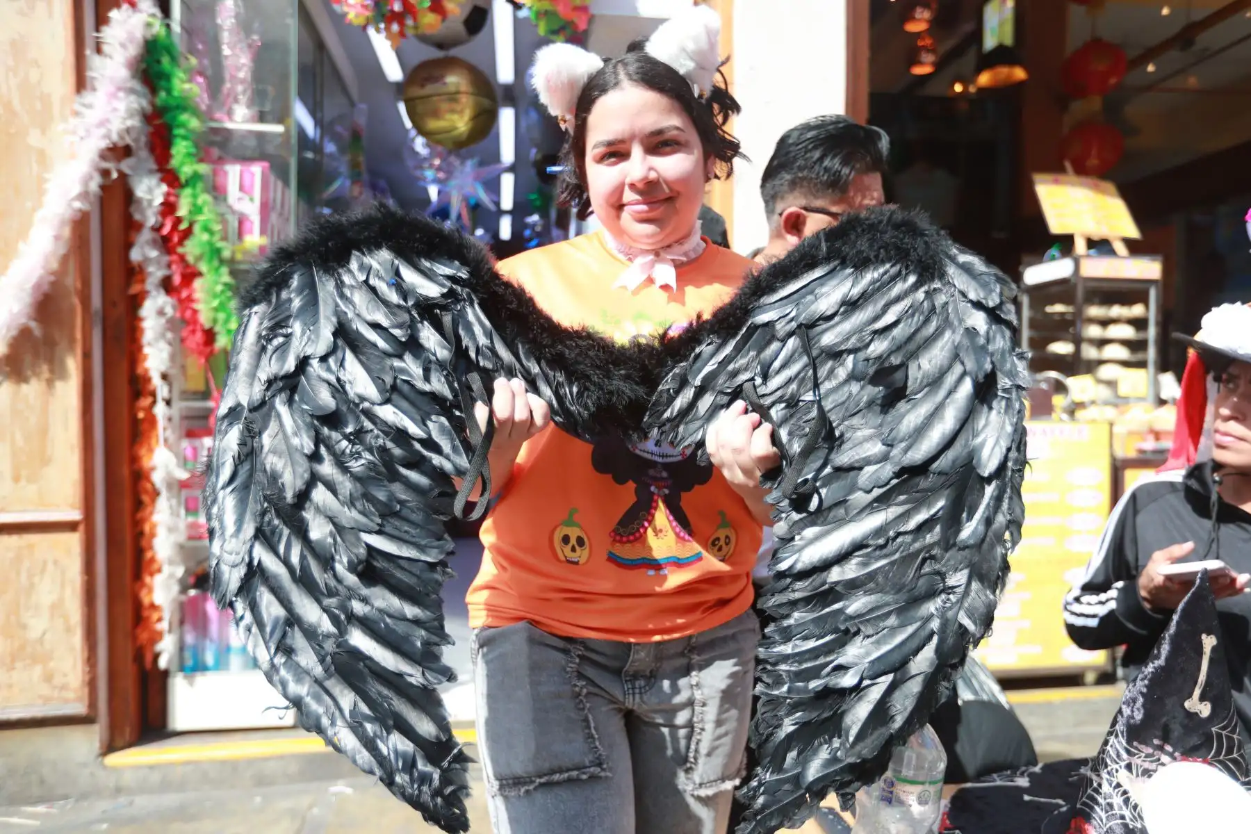 Venta de disfraces y adornos para la celebración de Halloween el 31 de Octubre.
Mercado Central en Lima.
Foto : ANDINA / Lino Chipana Obregón. Venta de disfraces y adornos para la celebración de Halloween el 31 de Octubre.
Mercado Central en Lima.
Foto : ANDINA / Lino Chipana Obregón.