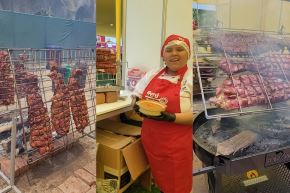 El chancho al palo es uno de los platos más demandados en la feria gastrómica "Perú Mucho Gusto". Imagen: Ronny Isla/AANDINA