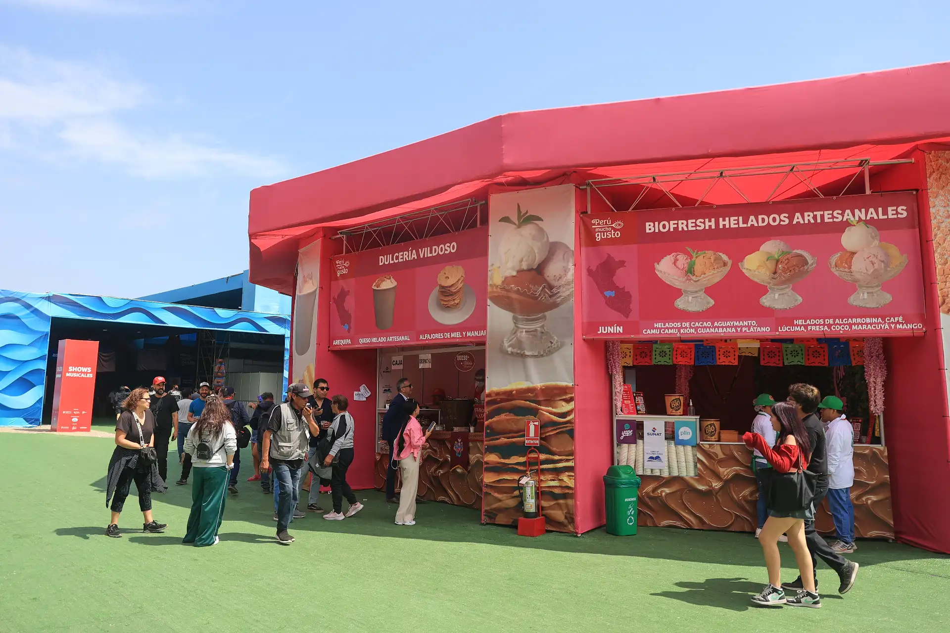 Feria gastronómica Perú Mucho Gusto abrió hoy sus puertas al público en la explanada de la Costa Verde, en Magdalena del Mar. Foto: ANDINA/Jhonel Rodríguez Robles Feria gastronómica Perú Mucho Gusto abrió hoy sus puertas al público en la explanada de la Costa Verde, en Magdalena del Mar. Foto: ANDINA/Jhonel Rodríguez Robles