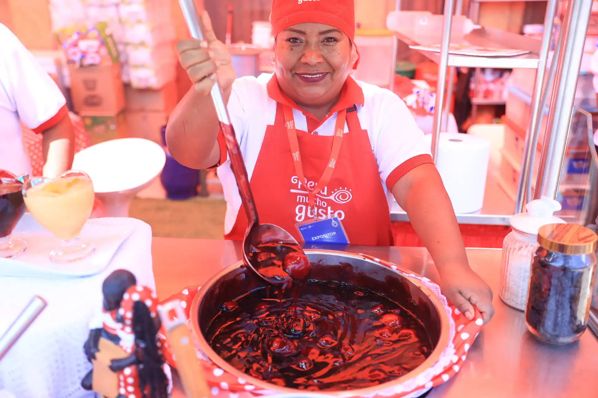 Patricia Reyes, del Clásico Sabor, presenta su deliciosa mazamorra morada en la feria gastronómica Perú Mucho Gusto. Foto: ANDINA/Jhonel Rodríguez Robles Patricia Reyes, del Clásico Sabor, presenta su deliciosa mazamorra morada en la feria gastronómica Perú Mucho Gusto. Foto: ANDINA/Jhonel Rodríguez Robles