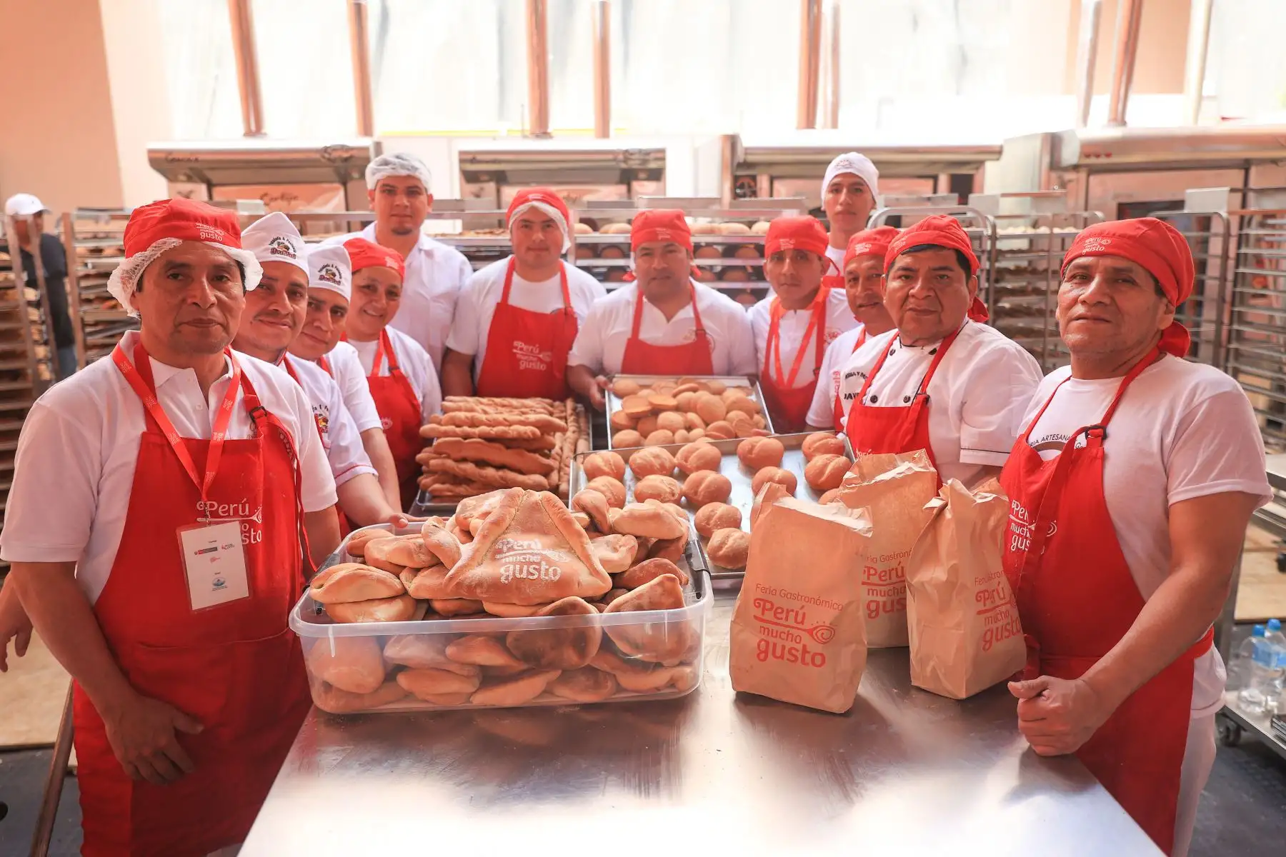 Hildebrando Bonilla de la Asociación de Panaderos de Monsefú presenta sus panes en la Feria gastronómica Perú Mucho Gusto.  Foto: ANDINA/Jhonel Rodríguez Robles Hildebrando Bonilla de la Asociación de Panaderos de Monsefú presenta sus panes en la Feria gastronómica Perú Mucho Gusto.  Foto: ANDINA/Jhonel Rodríguez Robles