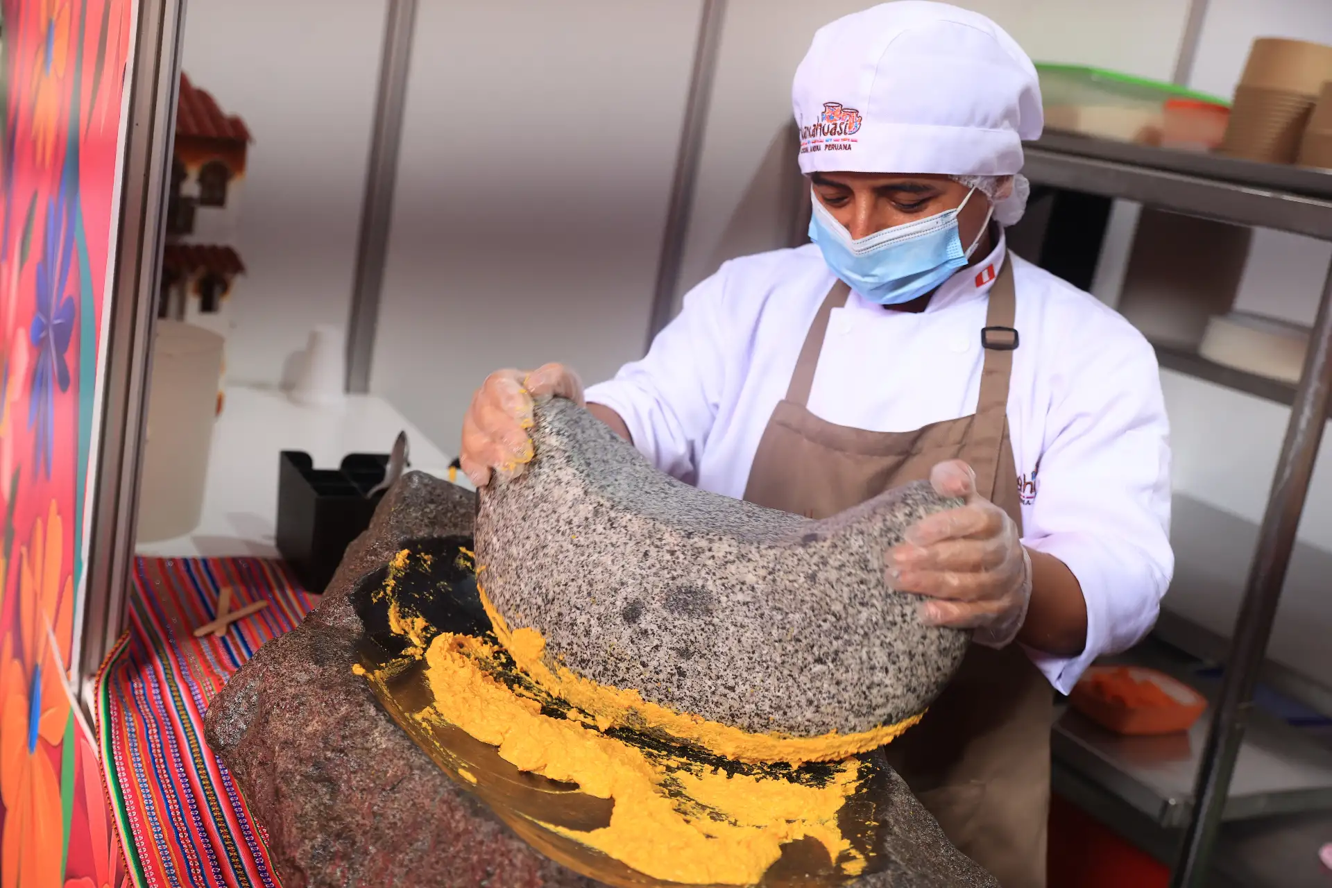La tradición de la cocina con batan es un sello del restaurante Huancahuasi. Foto: ANDINA/Jhonel Rodríguez Robles La tradición de la cocina con batan es un sello del restaurante Huancahuasi. Foto: ANDINA/Jhonel Rodríguez Robles