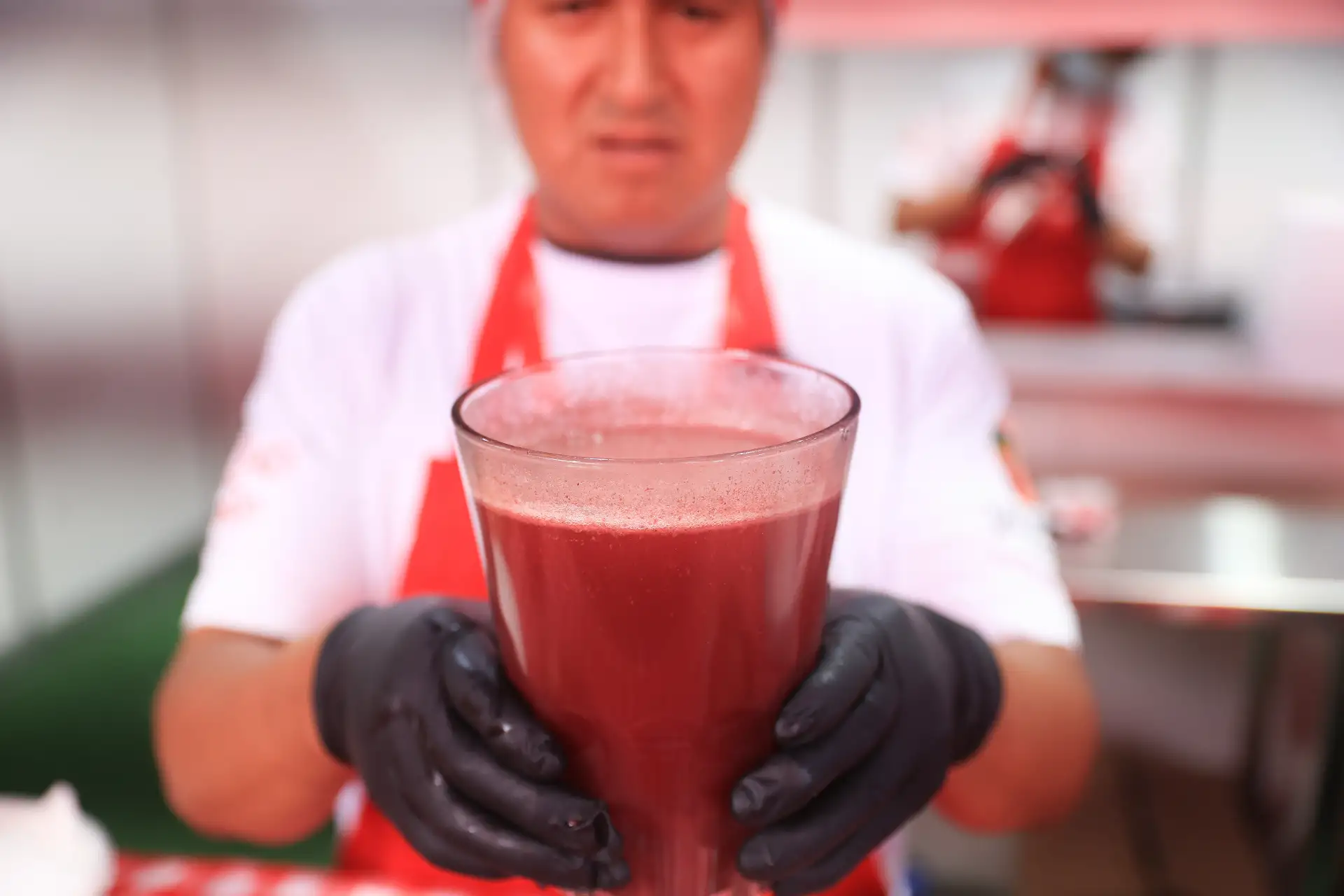 La chicha de guiñapo del restaurant Las Pastoras es un imperdible si visitas la feria Perú Mucho Gusto.  Foto: ANDINA/Jhonel Rodríguez Robles La chicha de guiñapo del restaurant Las Pastoras es un imperdible si visitas la feria Perú Mucho Gusto.  Foto: ANDINA/Jhonel Rodríguez Robles