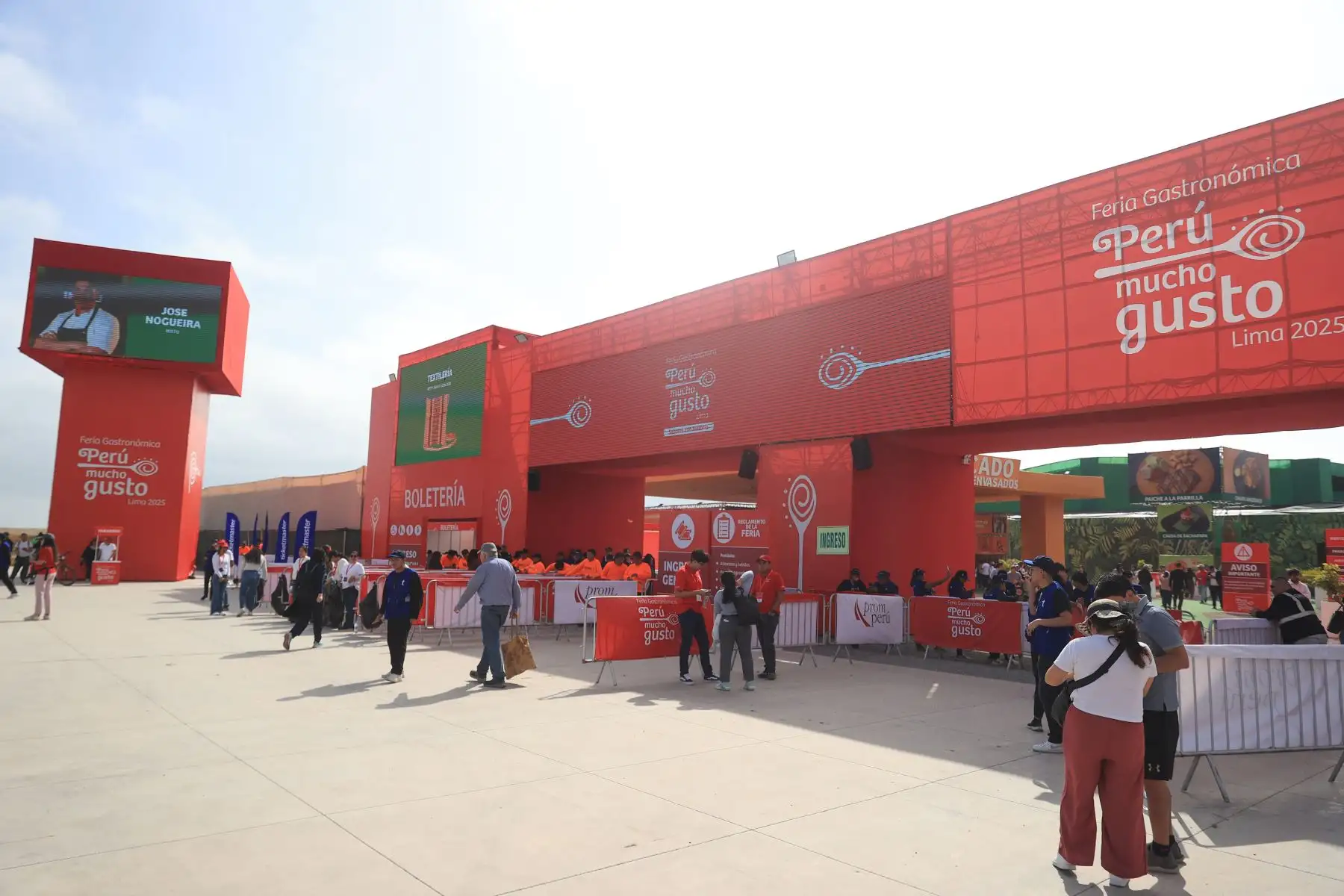 Feria gastronómica Perú Mucho Gusto abrió hoy sus puertas al público en la explanada de la Costa Verde, en Magdalena del Mar. Foto: ANDINA/Jhonel Rodríguez Robles Feria gastronómica Perú Mucho Gusto abrió hoy sus puertas al público en la explanada de la Costa Verde, en Magdalena del Mar. Foto: ANDINA/Jhonel Rodríguez Robles