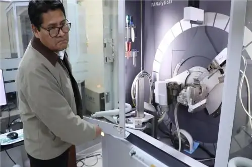 Desde la Universidad Nacional Mayor de San Marcos (UNMSM), gracias a un equipo de alta precisión adquirido con el apoyo del Consejo Nacional de Ciencia, Tecnología e Innovación Tecnológica (Concytec), se abre una nueva etapa con la puesta en marcha del nuevo difractómetro de rayos X en el Laboratorio de la Facultad de Ciencias Físicas.