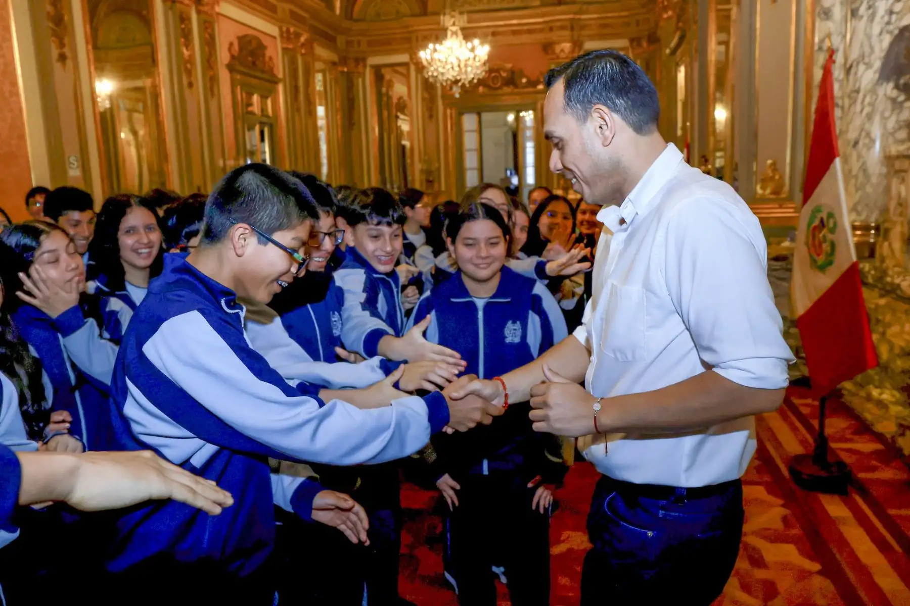 El presidente José Jerí saluda a escolares que visitan Palacio de Gobierno. Foto: ANDINA/Prensa Presidencia El presidente José Jerí saluda a escolares que visitan Palacio de Gobierno. Foto: ANDINA/Prensa Presidencia