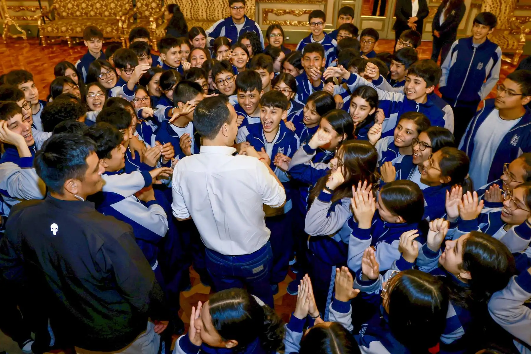 El presidente José Jerí saluda a escolares que visitan Palacio de Gobierno. Foto: ANDINA/Prensa Presidencia El presidente José Jerí saluda a escolares que visitan Palacio de Gobierno. Foto: ANDINA/Prensa Presidencia