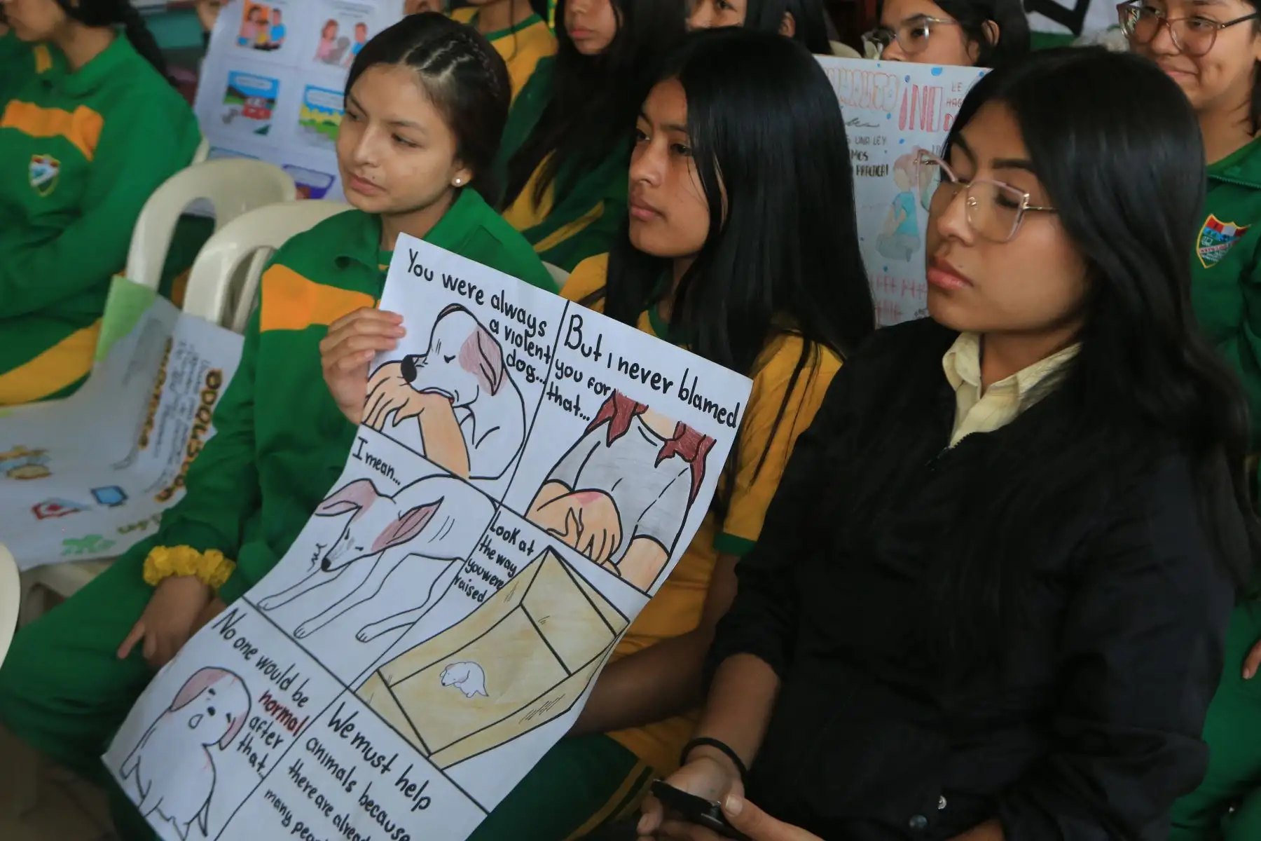 De acuerdo con la docente Milagros Trujillo, “Patitas en Acción” busca que la enseñanza de la tenencia responsable de mascotas sea incorporada en la malla curricular de los colegios. Para ello, sostuvo reuniones con representantes de las comisiones de Educación, Salud y Medio Ambiente del Congreso. 
Foto: ANDINA/Héctor Vinces.