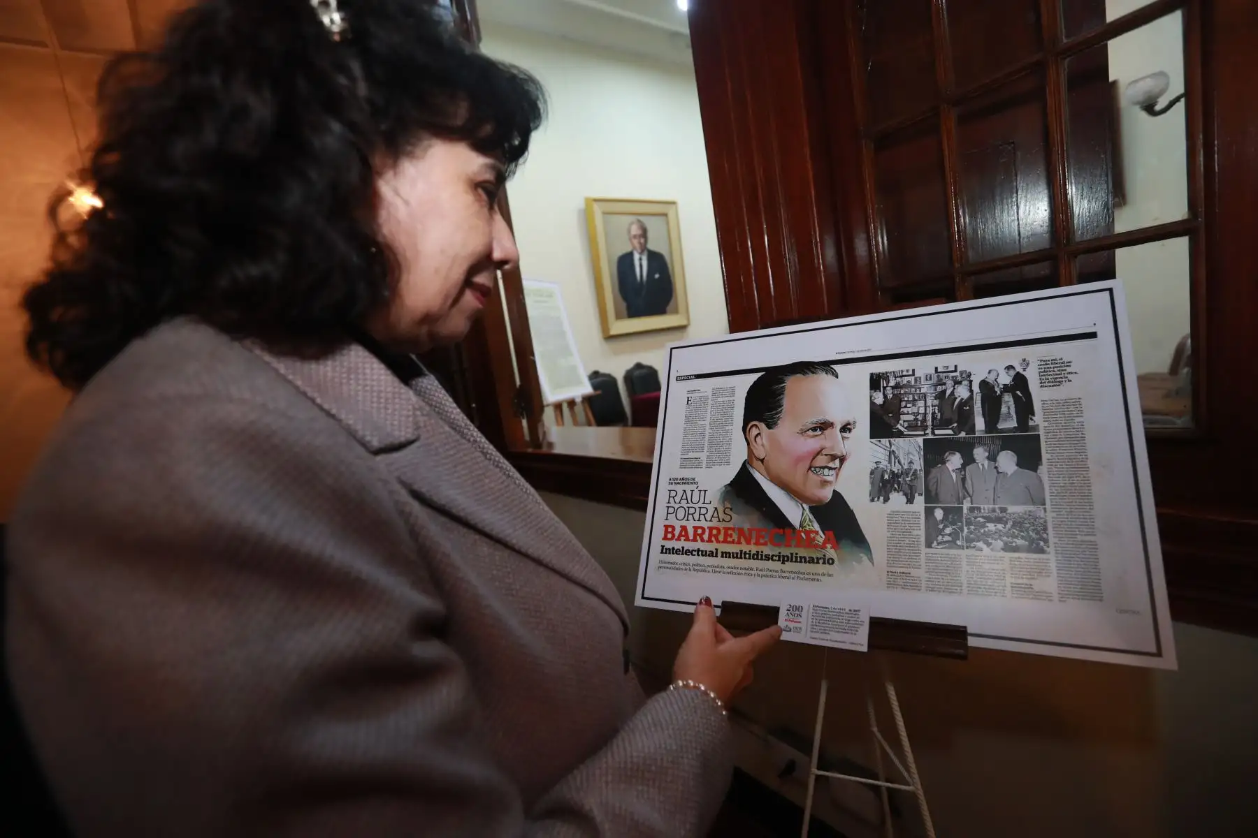 Inauguración de exposición denominada “Raúl Porras Barrenechea Periodista y su relación con el Diario Oficial El Peruano”.
Director del Diario El Peruano Félix Paz, embajador Luís Medívil - Canales y Juan Alvarez Vita.
Foto: ANDINA / Lino Chipana Obregón Inauguración de exposición denominada “Raúl Porras Barrenechea Periodista y su relación con el Diario Oficial El Peruano”.
Director del Diario El Peruano Félix Paz, embajador Luís Medívil - Canales y Juan Alvarez Vita.
Foto: ANDINA / Lino Chipana Obregón