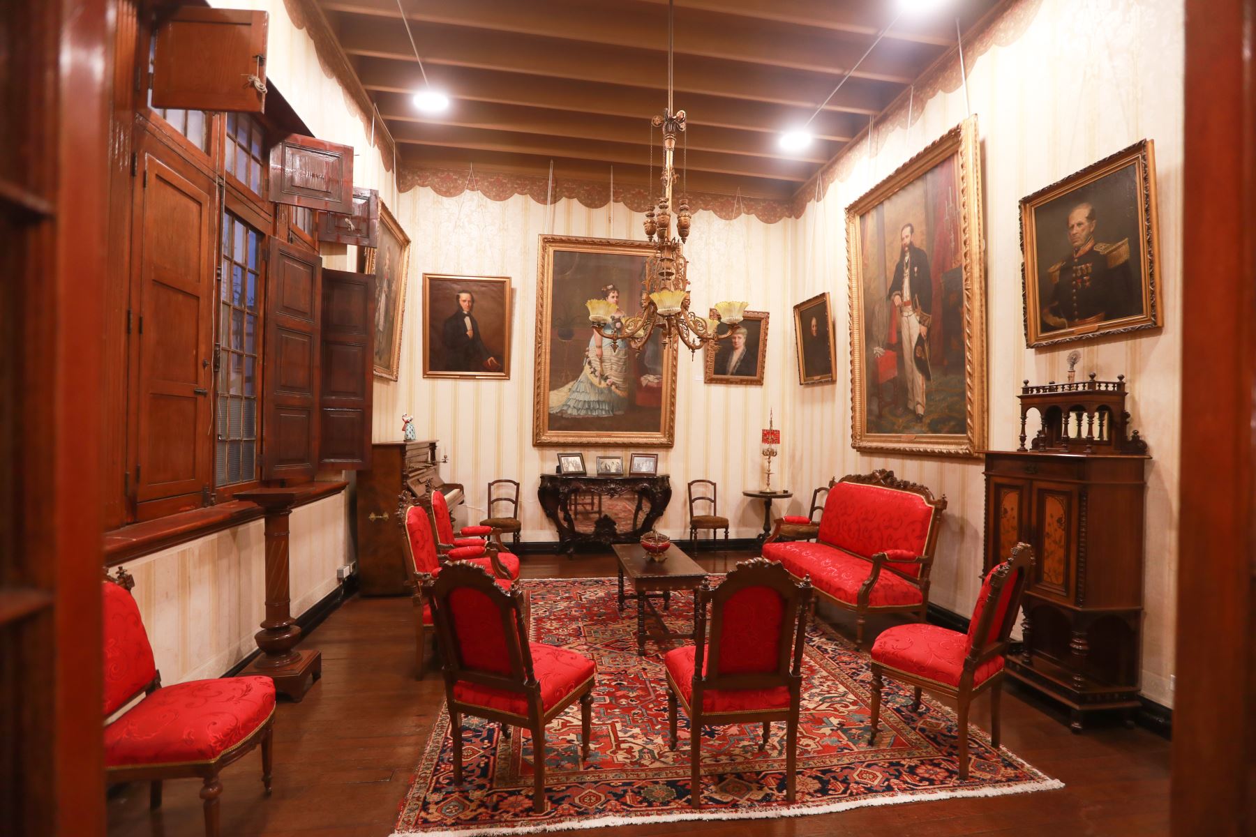 Inauguración de exposición denominada “Raúl Porras Barrenechea Periodista y su relación con el Diario Oficial El Peruano”.
Director del Diario El Peruano Félix Paz, embajador Luís Medívil - Canales y Juan Alvarez Vita.
Foto: ANDINA / Lino Chipana Obregón Inauguración de exposición denominada “Raúl Porras Barrenechea Periodista y su relación con el Diario Oficial El Peruano”.
Director del Diario El Peruano Félix Paz, embajador Luís Medívil - Canales y Juan Alvarez Vita.
Foto: ANDINA / Lino Chipana Obregón