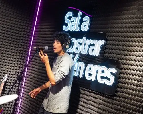 Más de mil 500 participantes buscan que Tony Succar les produzca disco en concurso.